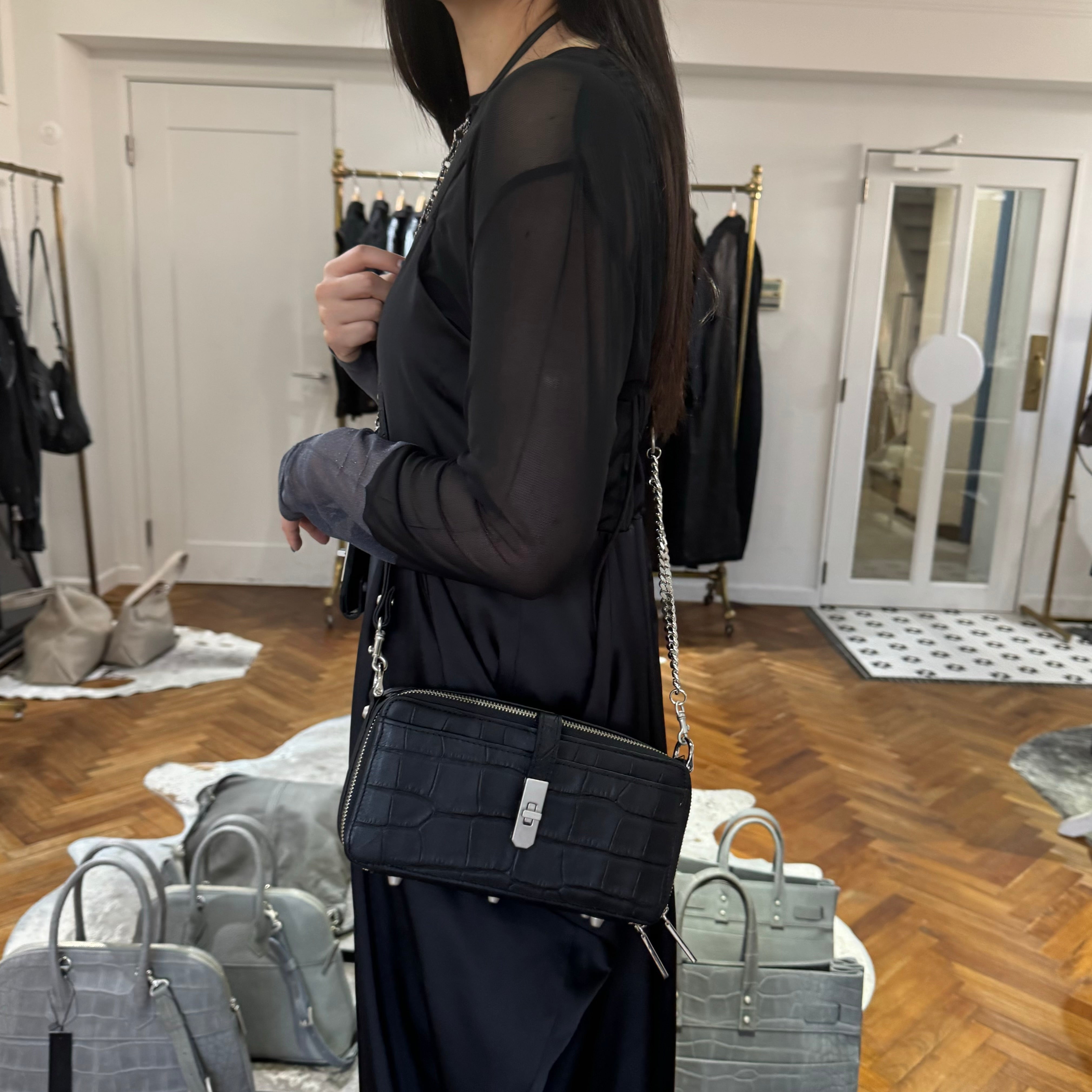 ⚠️予約【M.U.L.】ボックスウォレットショルダー  クロコダイル型押し -ブラック -   ※R7. 6月末納品予定