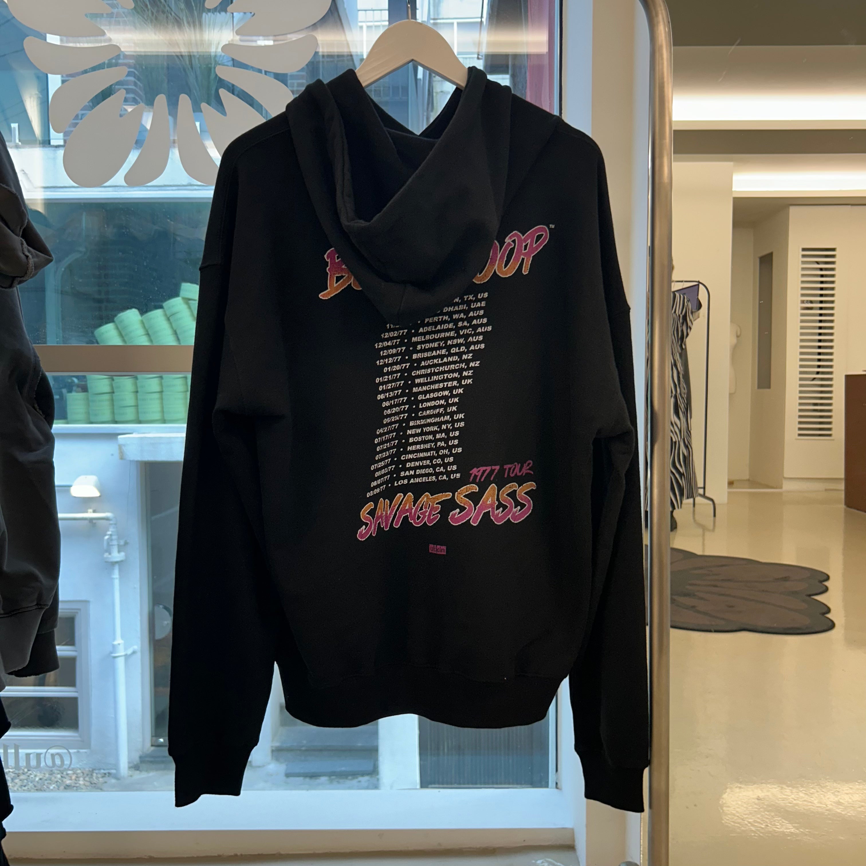 ※予約商品【ULKIN】ULKIN X BETTYBOOP Glamor Sweatshirt Hoodie-BLACK- ※12月頃より順次配送予定