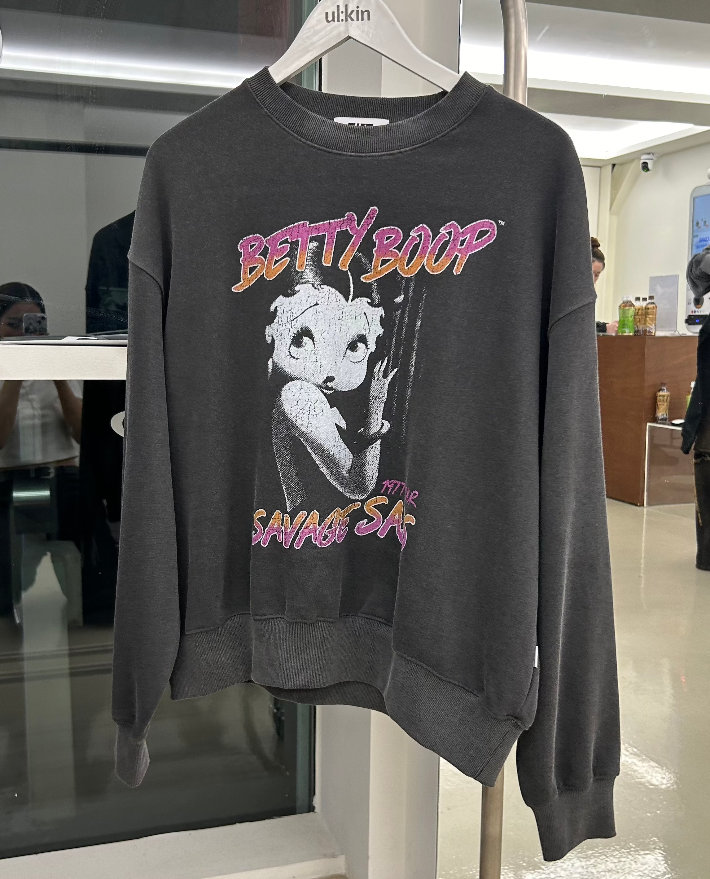 ※予約商品【ULKIN】ULKIN X BETTYBOOP Glamor Sweatshirt  -BLACK- ※12月頃より順次配送予定