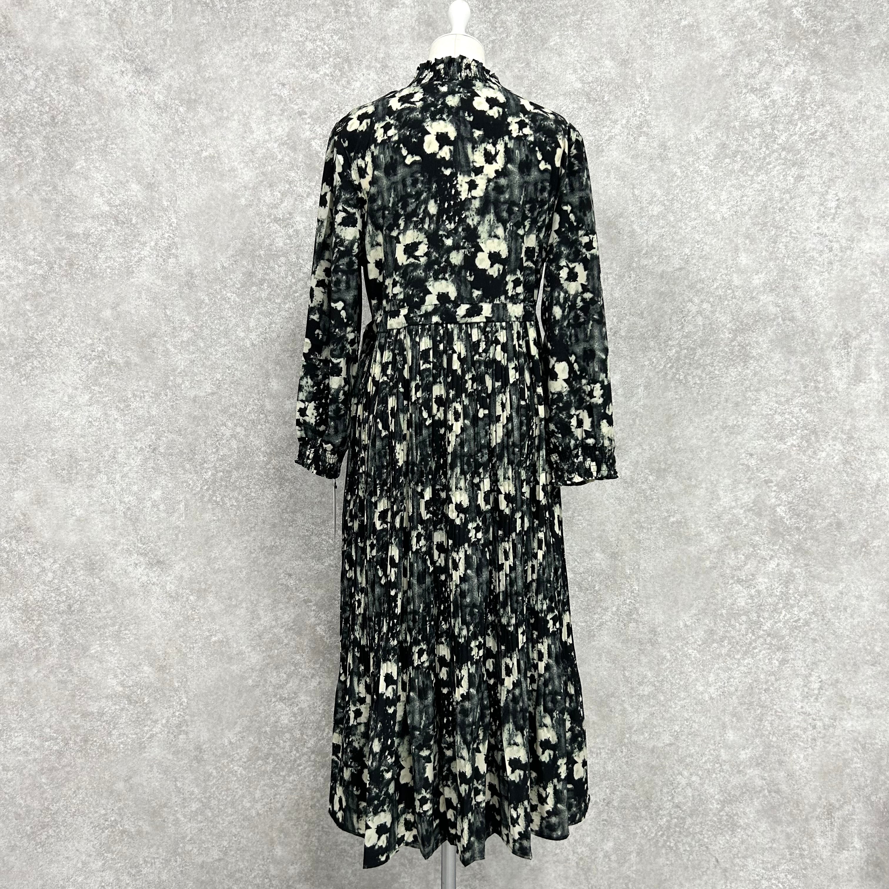 花柄プリントロングワンピース ※10/15〜21より配送予定