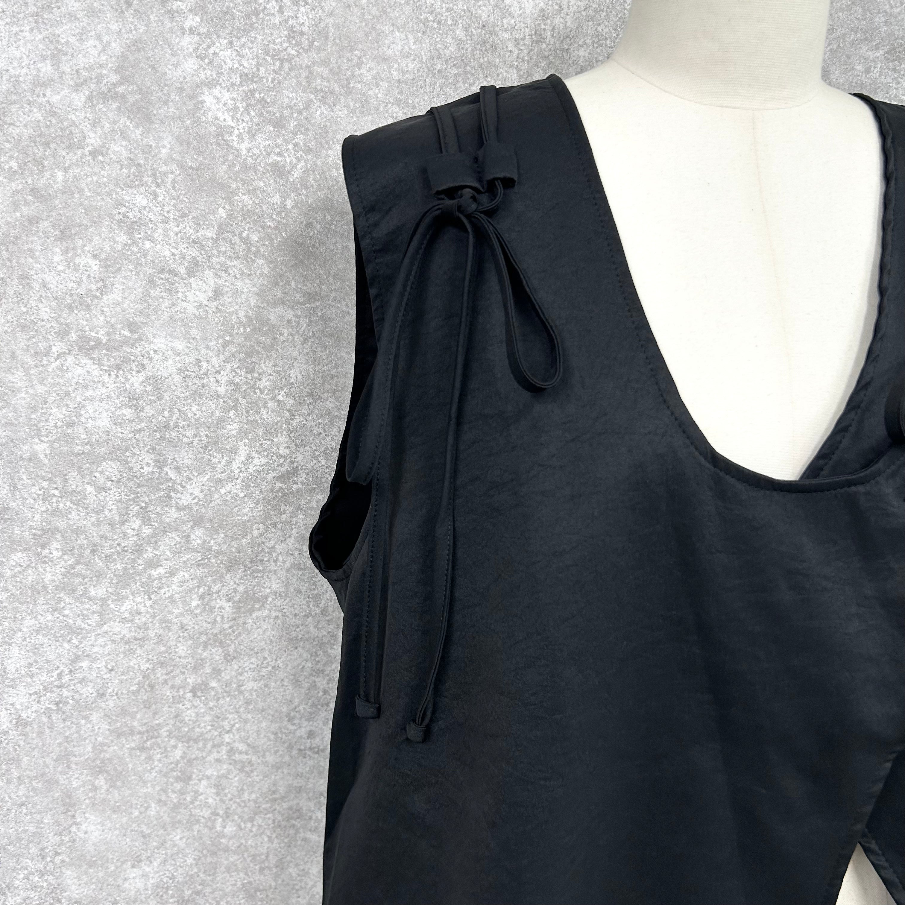 アシンメトリーハーフベスト -ブラック- ※10/15-21頃より順次配送予定