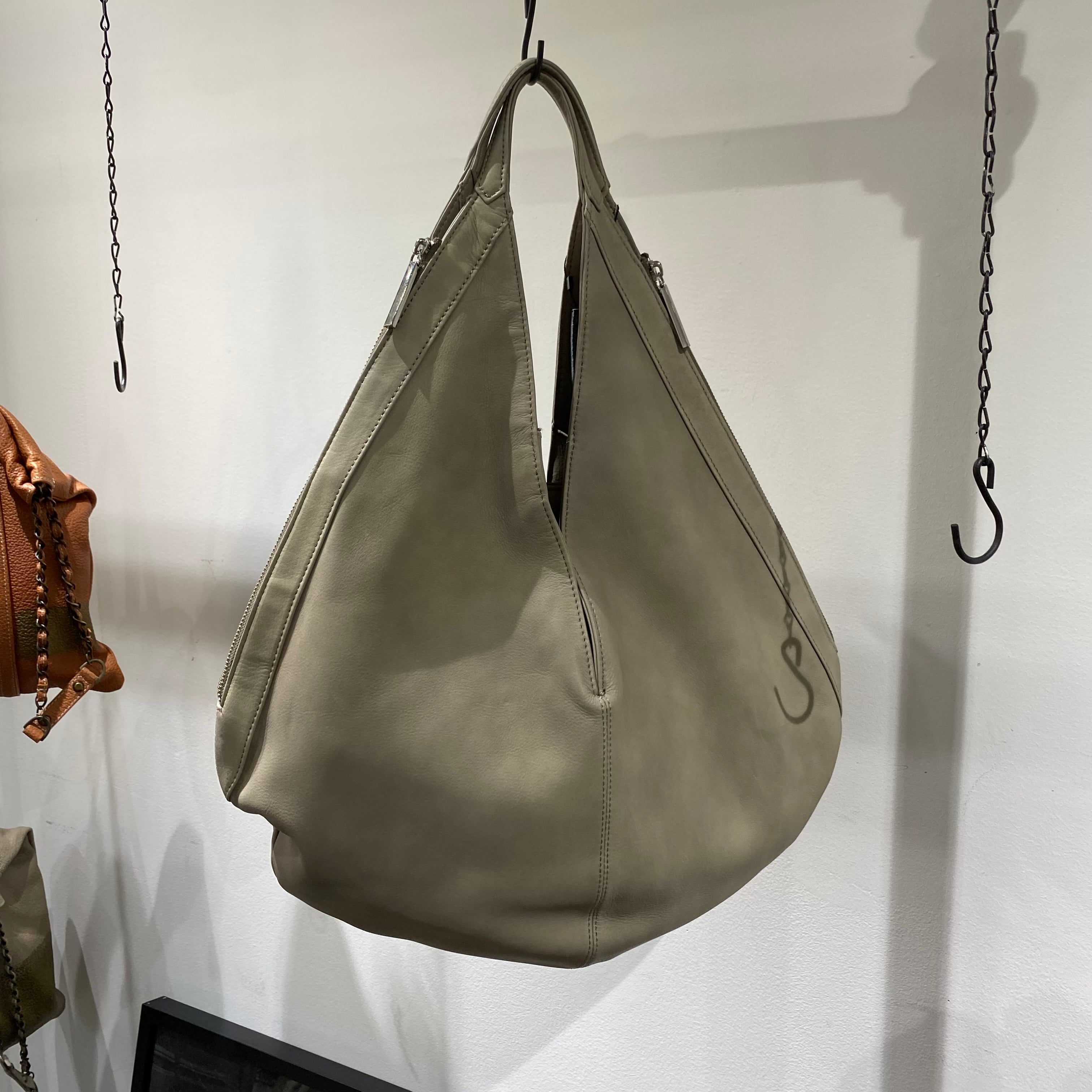 ⚠️予約【MUL101-502009】バーティカルトート -グレージュ- ※R7. 6月末納品予定