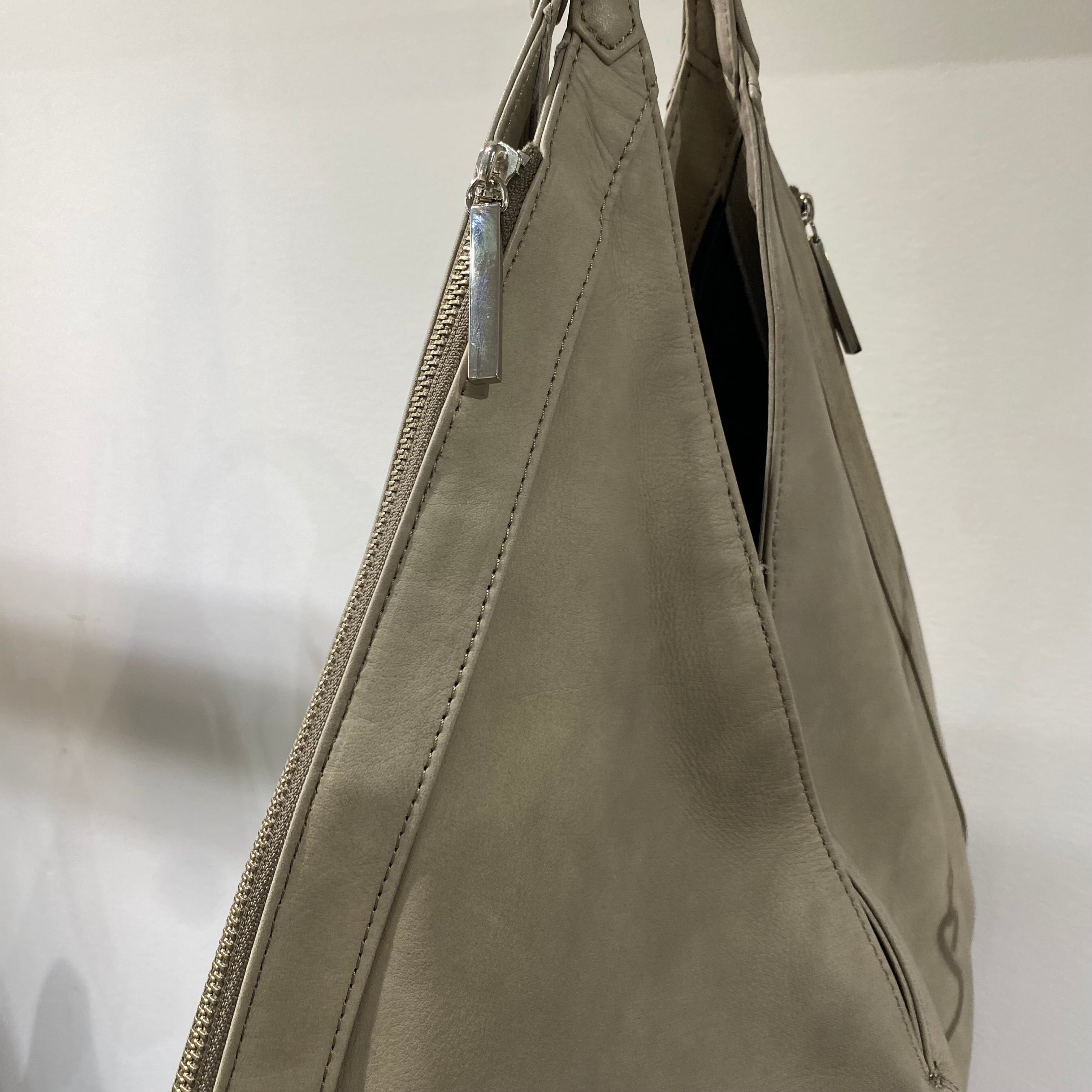 ⚠️予約【MUL101-502009】バーティカルトート -グレージュ- ※R7. 6月末納品予定