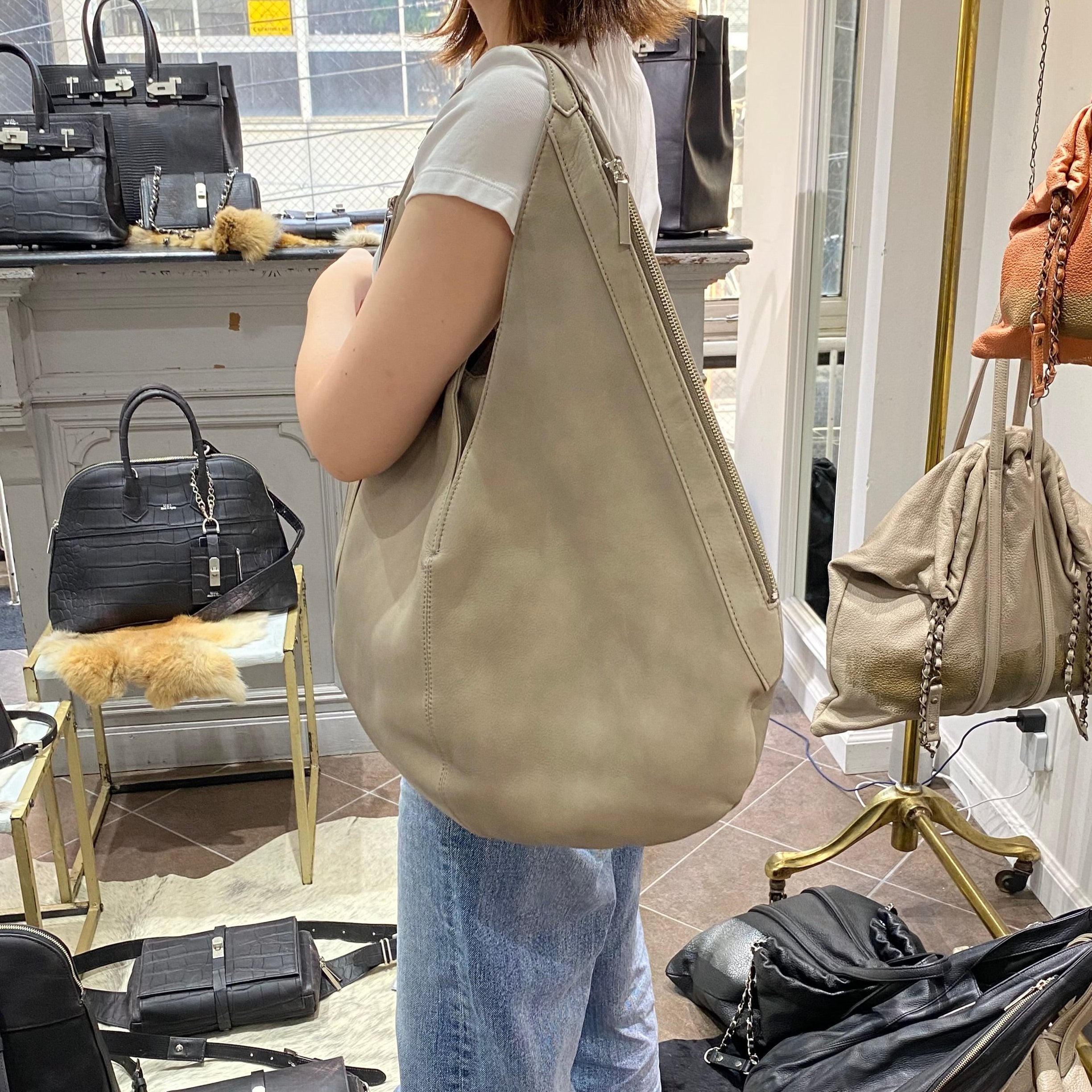 ⚠️予約【MUL101-502009】バーティカルトート -グレージュ- ※R7. 6月末納品予定