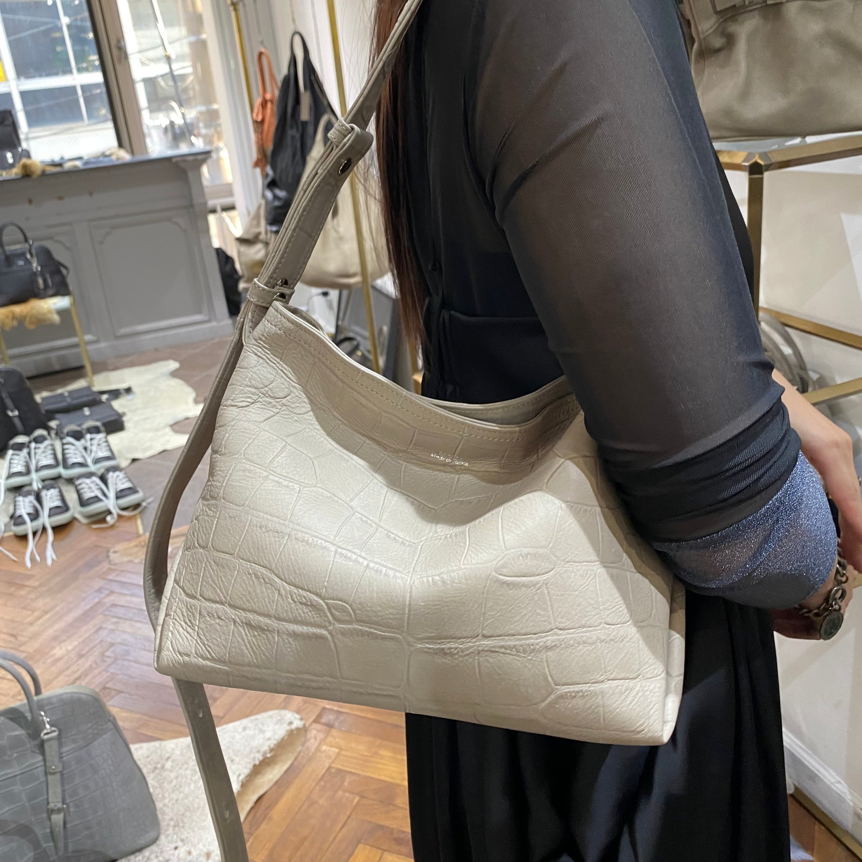 ⚠️予約【M.U.L.】テールショルダー -グレージュ- ※R7. 6月末納品予定