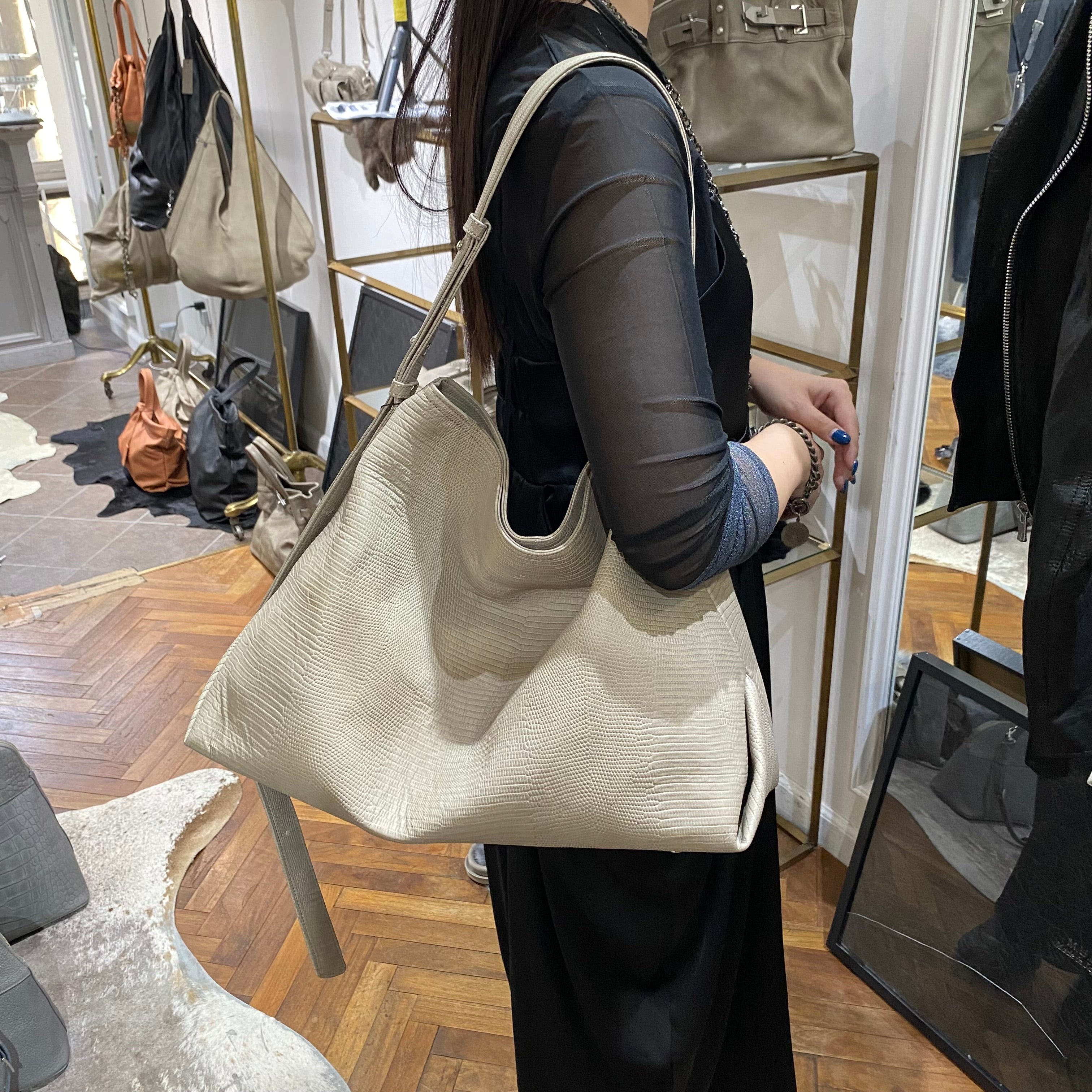 ⚠️予約【M.U.L.】テールショルダー -グレージュ- ※R7. 6月末納品予定