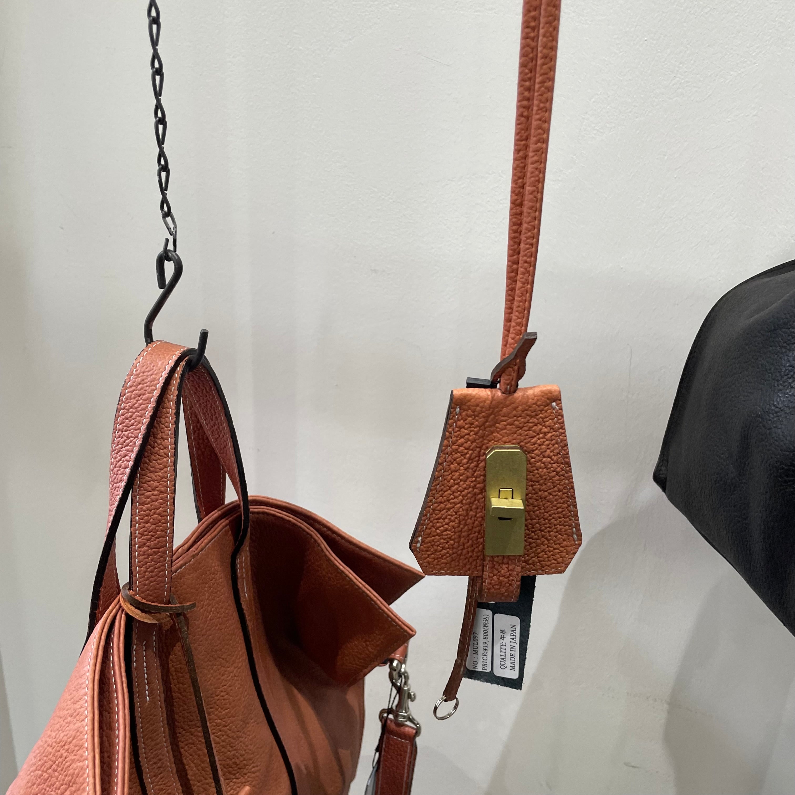 【M.U.L.】レザーキーネックレス  -オレンジ- シボ型押し  ※4/22~26順次発送予定
