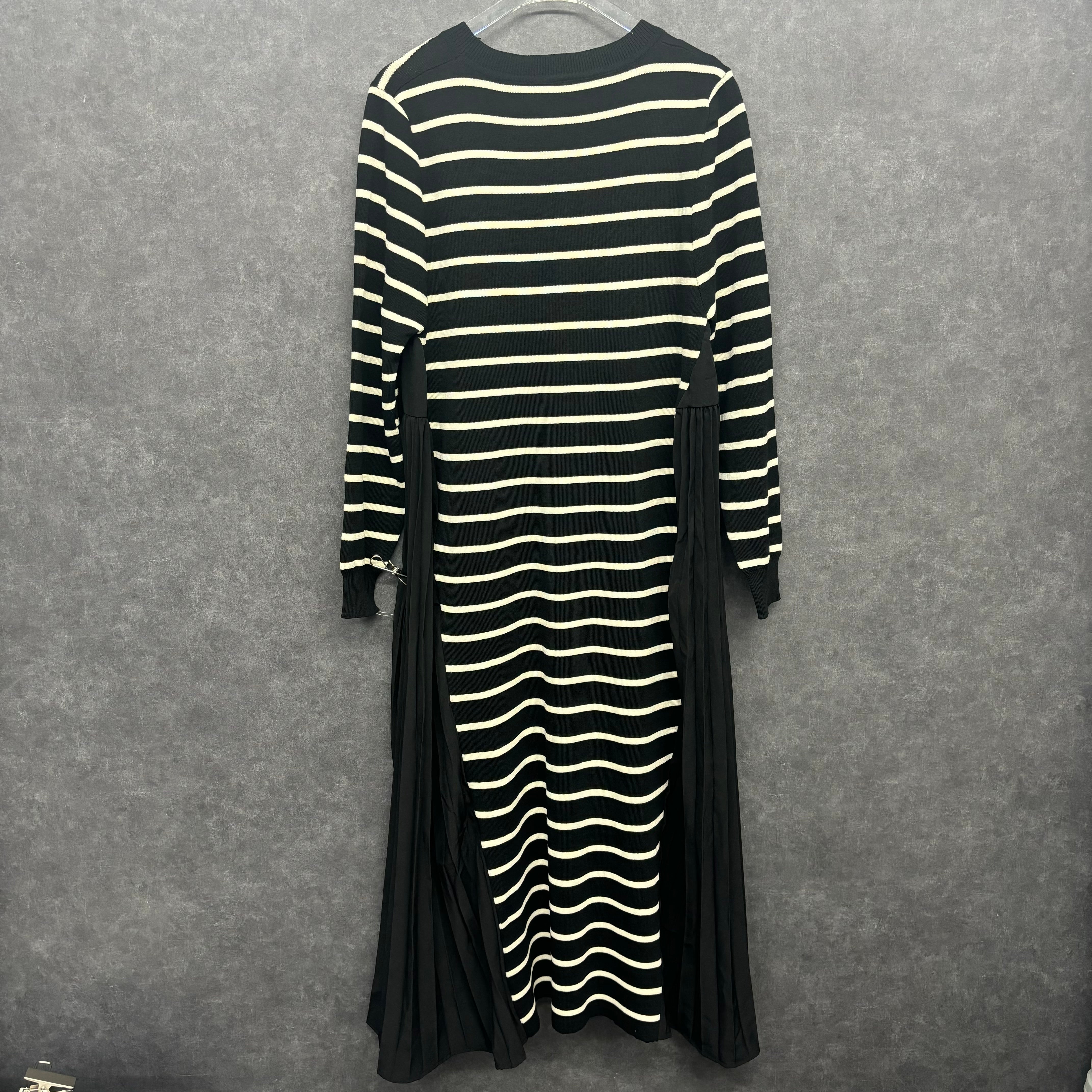 【予約】サイドプリーツボーダーワンピース ブラック ※11月下旬~12月上旬頃より順次配送予定