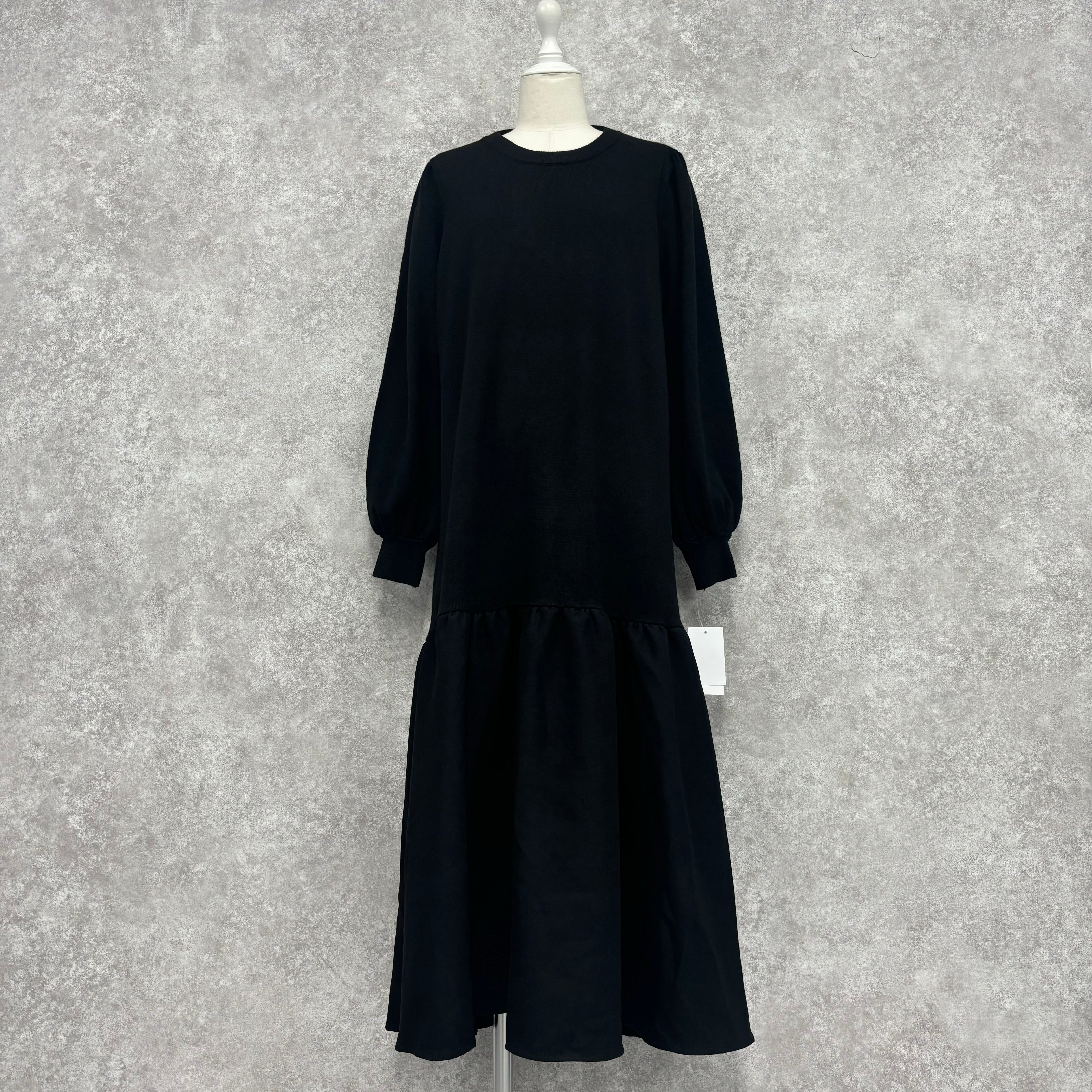 切り替えフリルワンピース ブラック ※10/29-11/4頃より順次配送予定