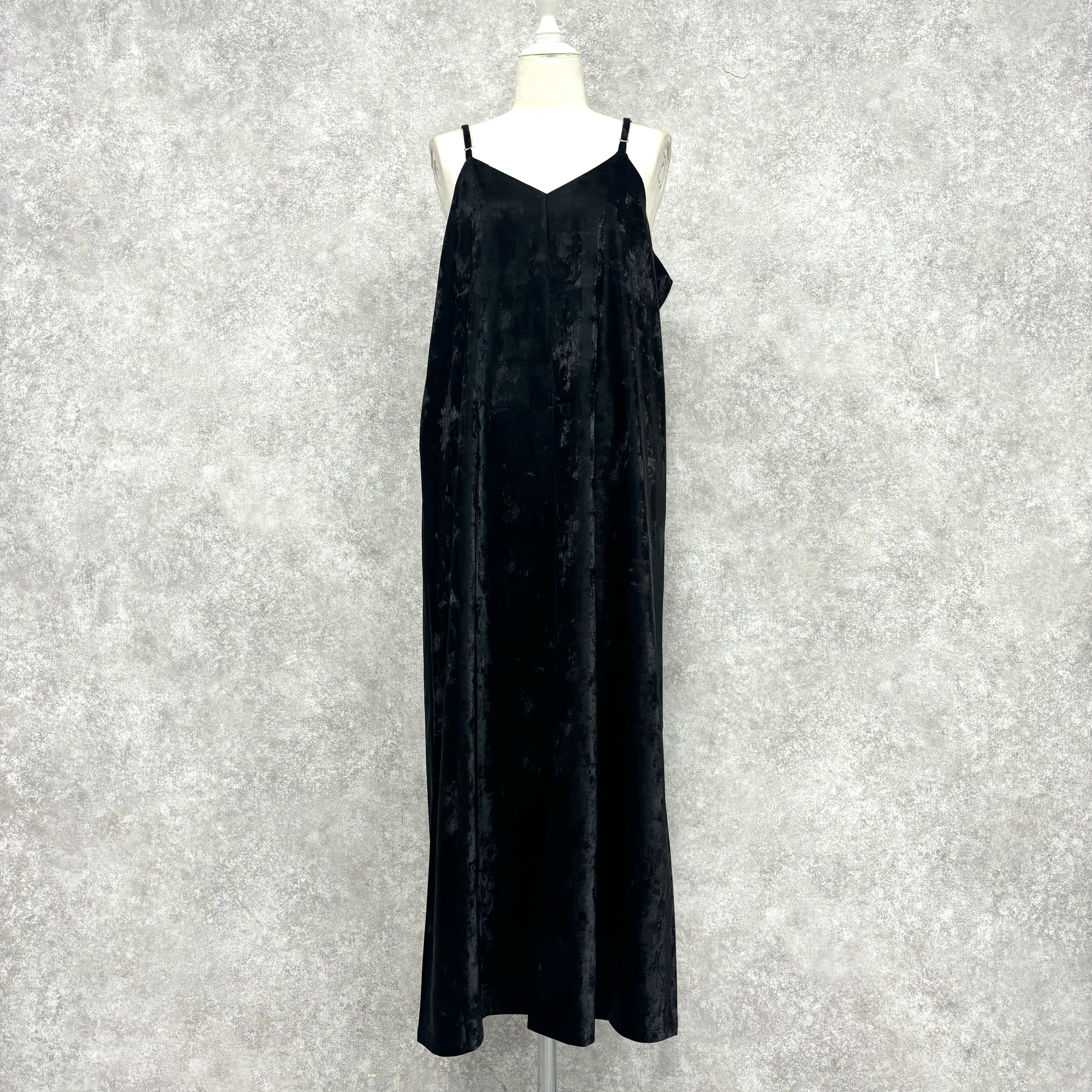 ベロアV字ワンピース ブラック ※10/29~11/4より順次発送予定