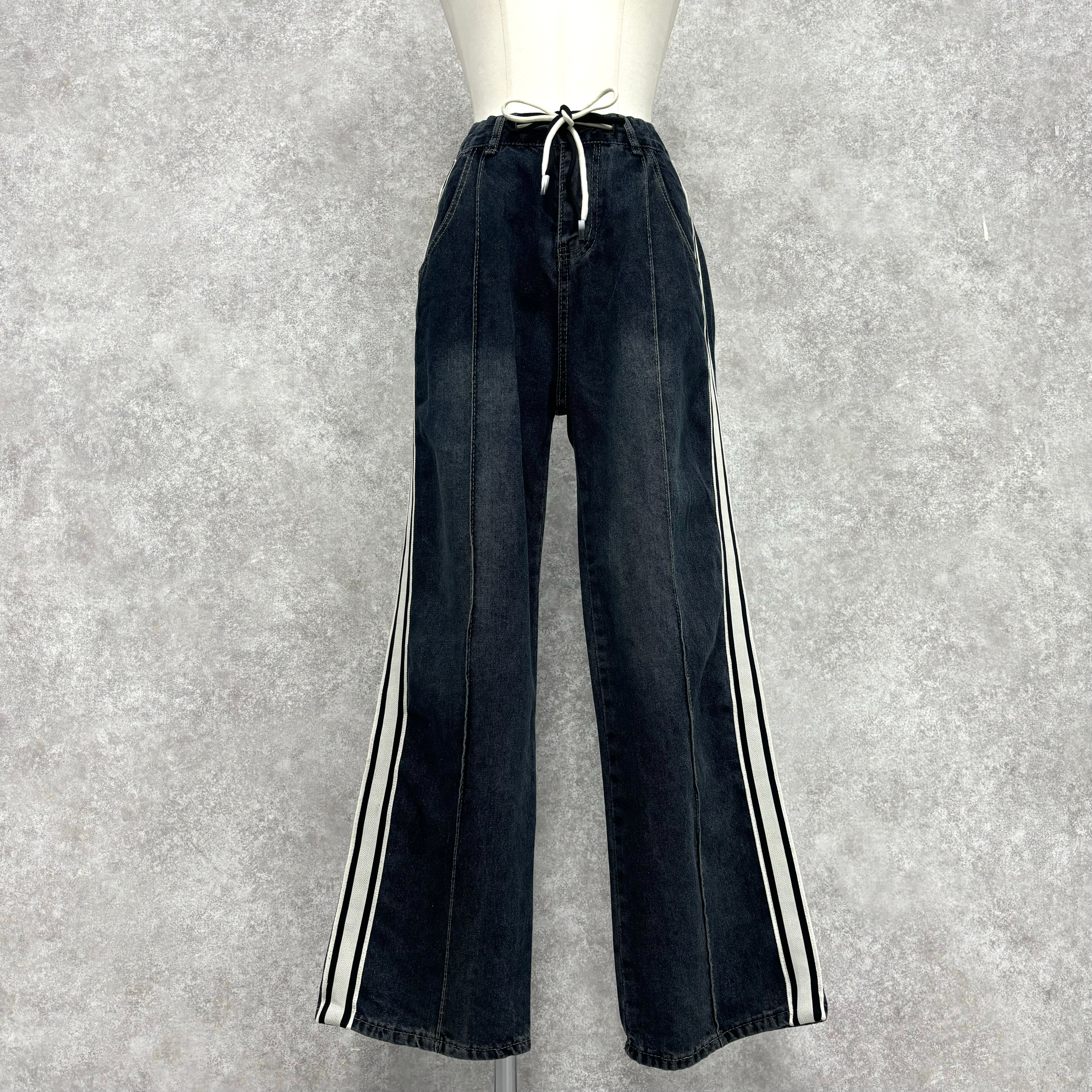 ラインデニムパンツ Lサイズ ※10/29-11/4頃より順次配送予定