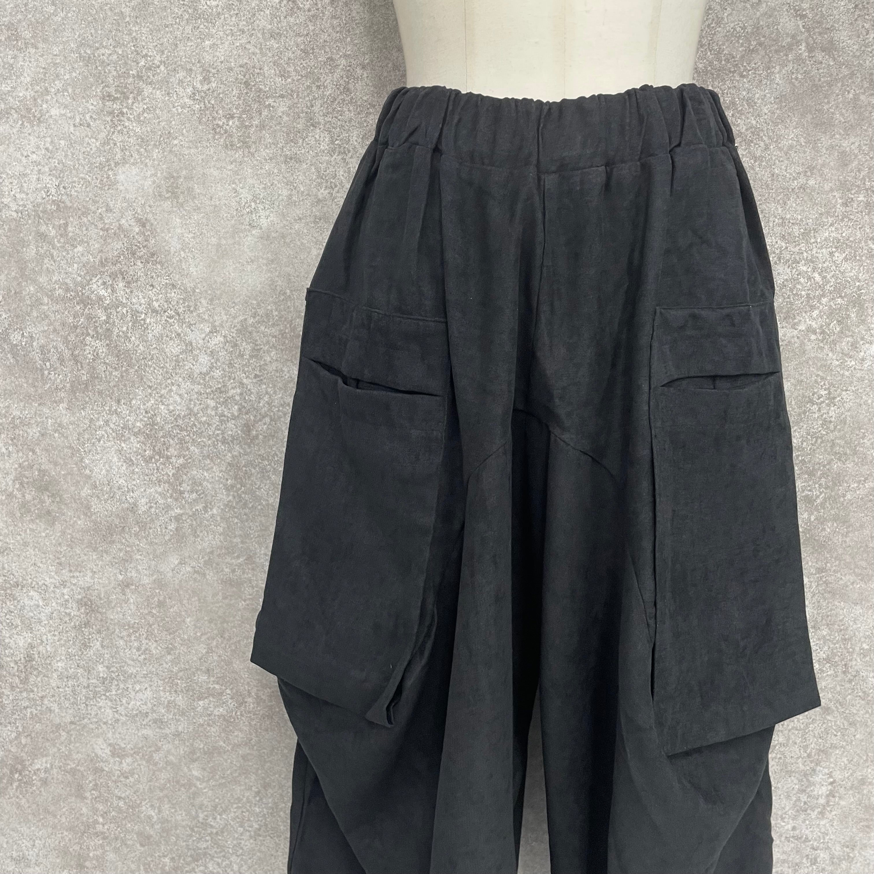 スウェード風サルエルパンツ ブラック ※8/20-26頃より順次発送