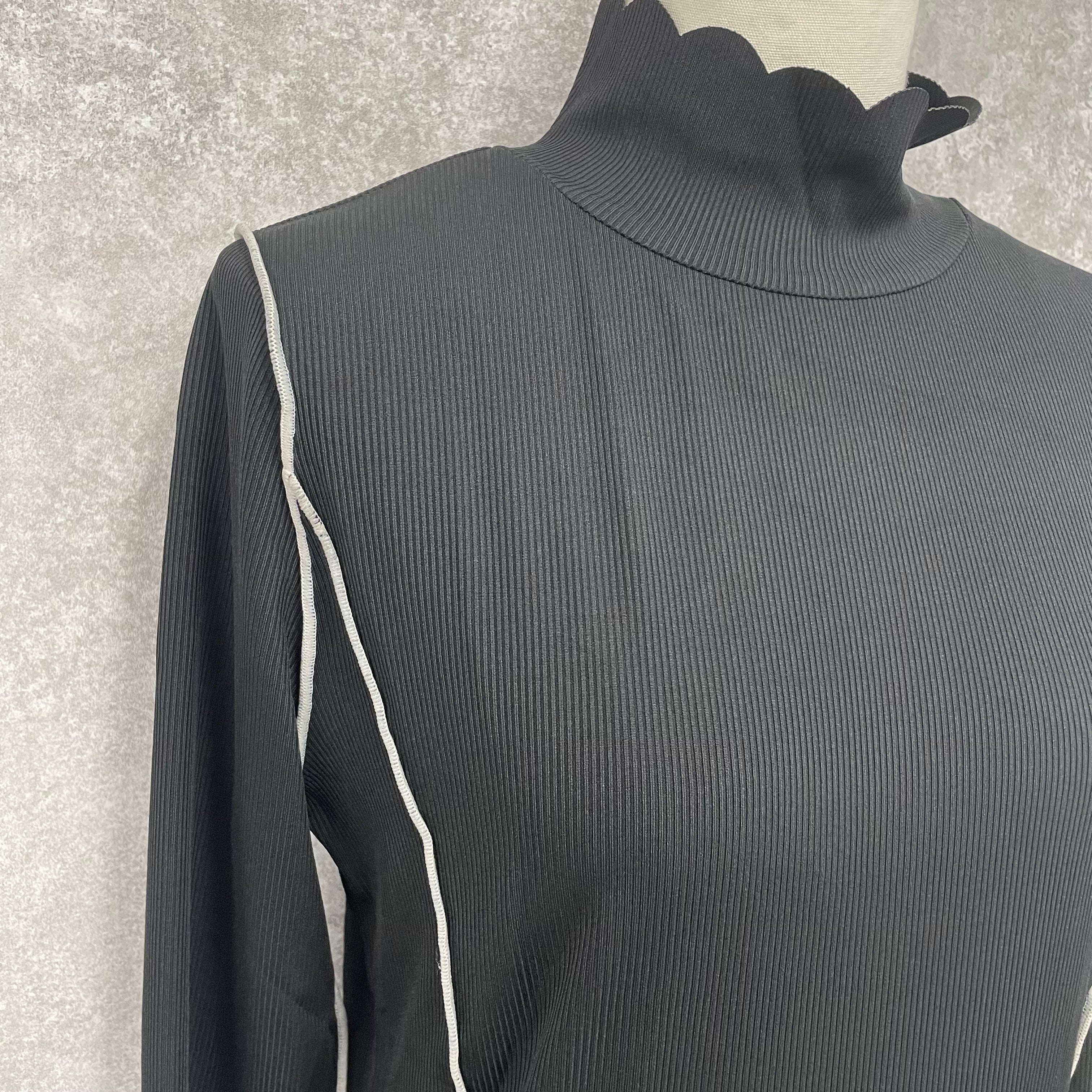 パイピングプチハイネックトップス ブラック ※8/20-26頃〜順次配送予定