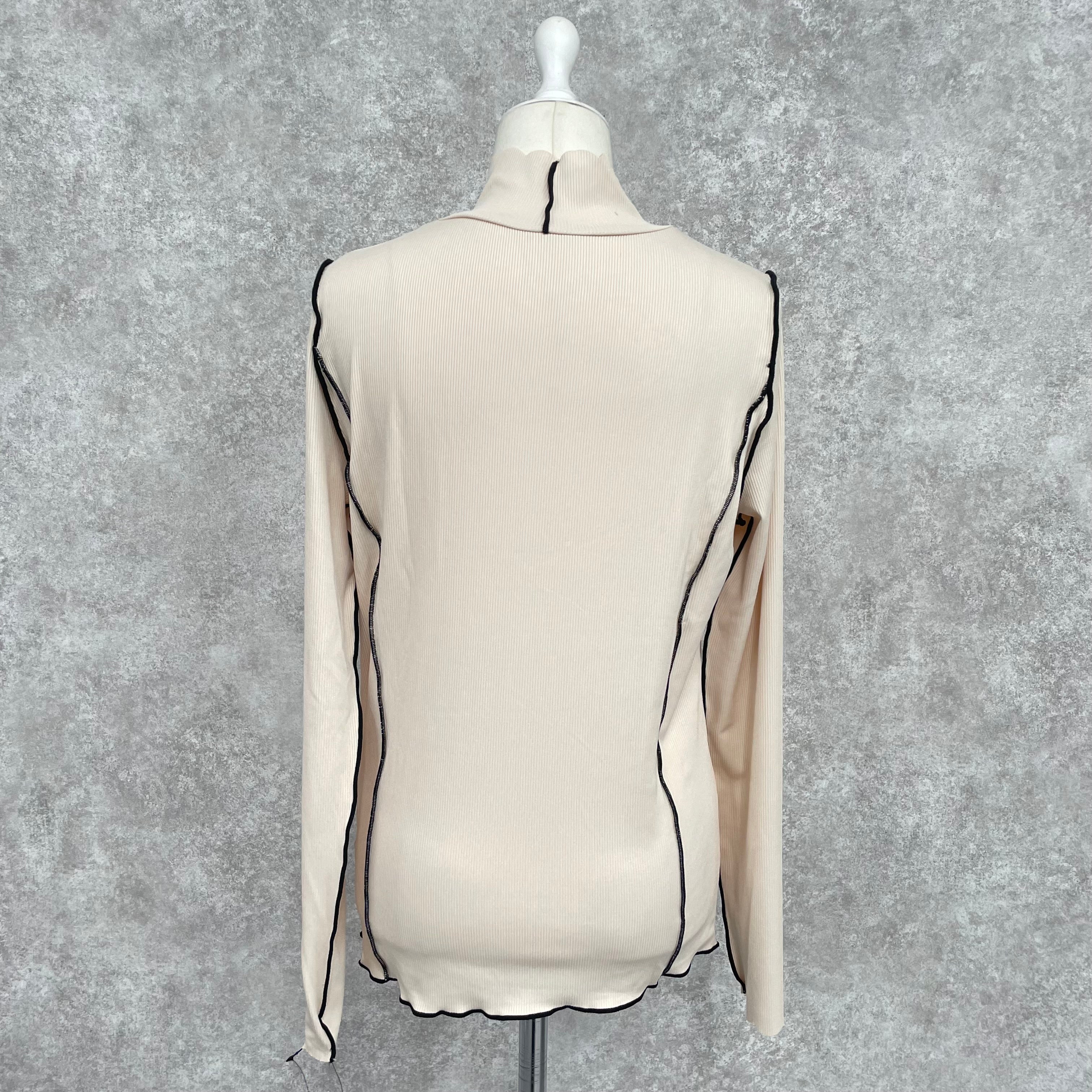 パイピングプチハイネックトップス ベージュ ※8/20-26頃〜順次配送予定