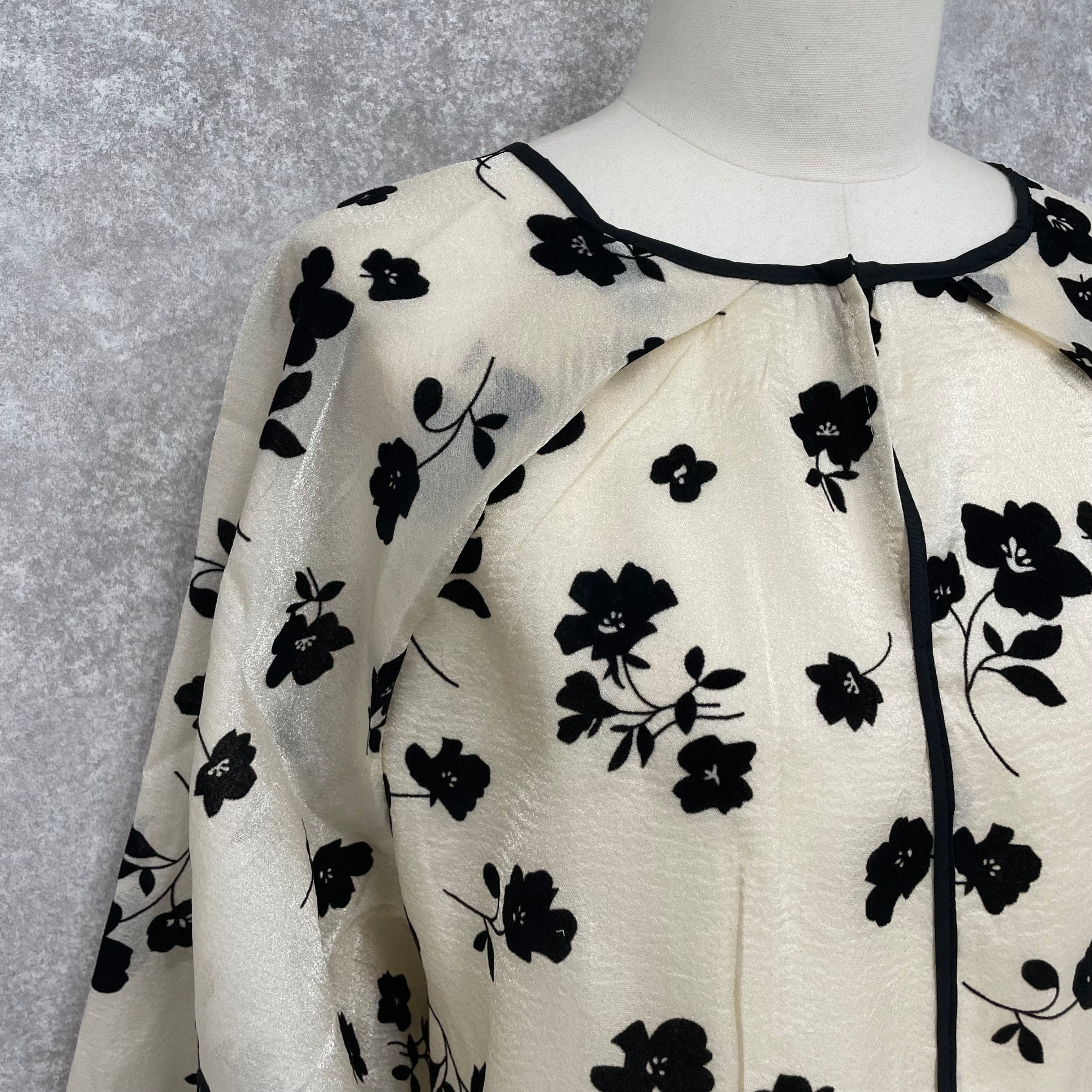 シアーフラワートップス ベージュ ※8/20-26頃〜順次配送予定