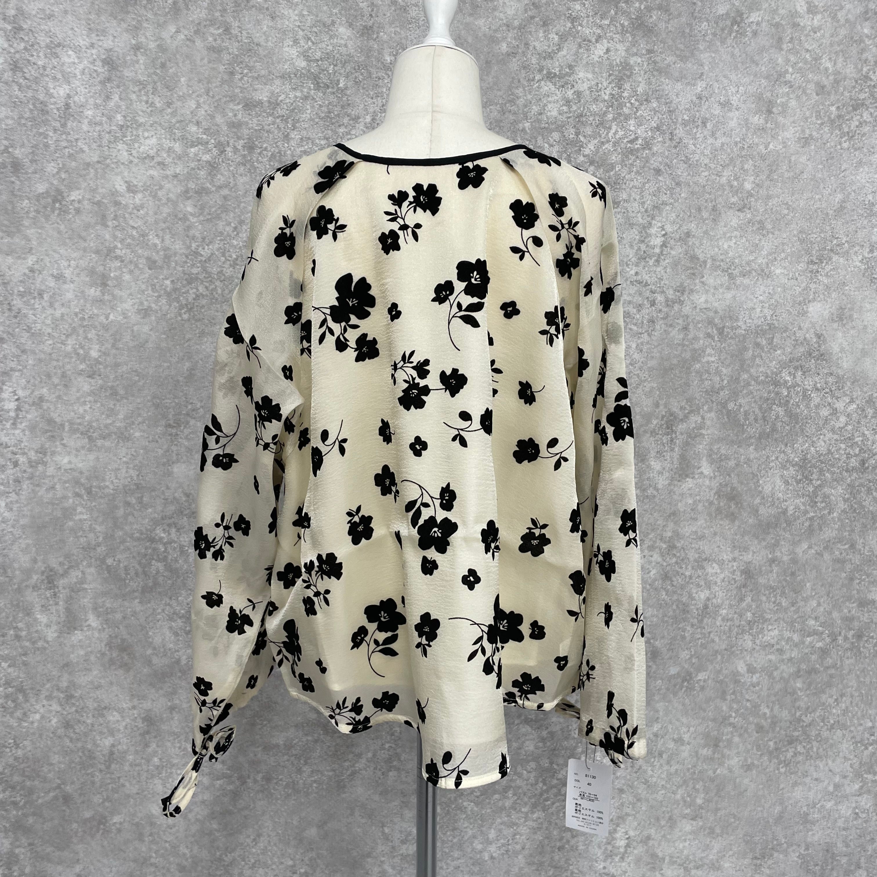 シアーフラワートップス ベージュ ※8/20-26頃〜順次配送予定