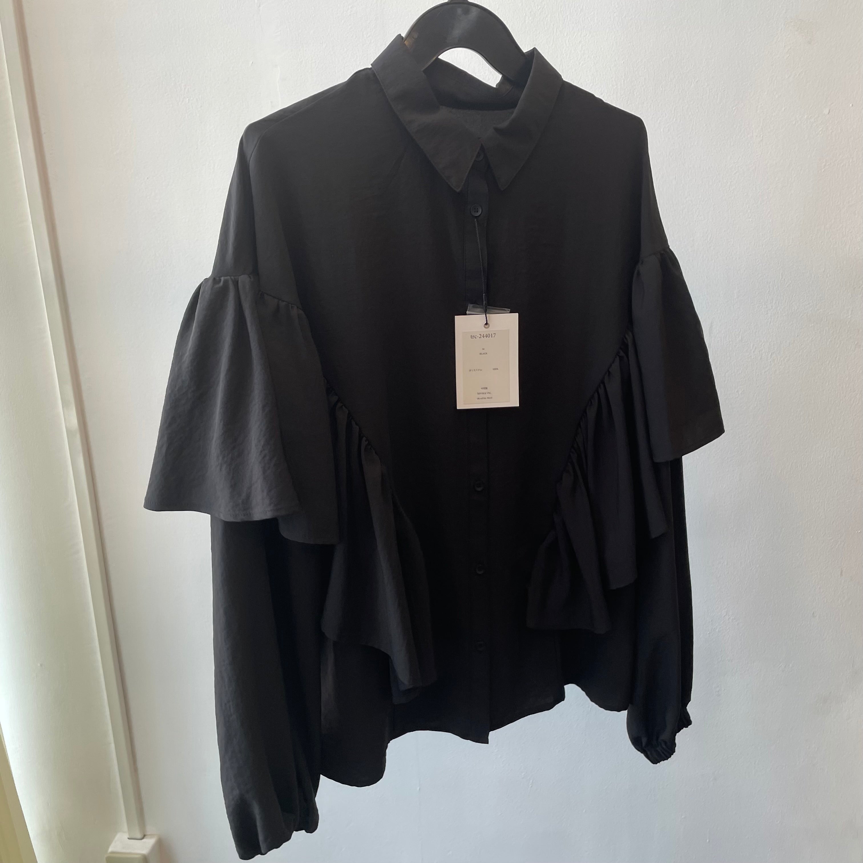 フリルケープブラウス ブラック ※8/20〜8/26頃より順次発送予定