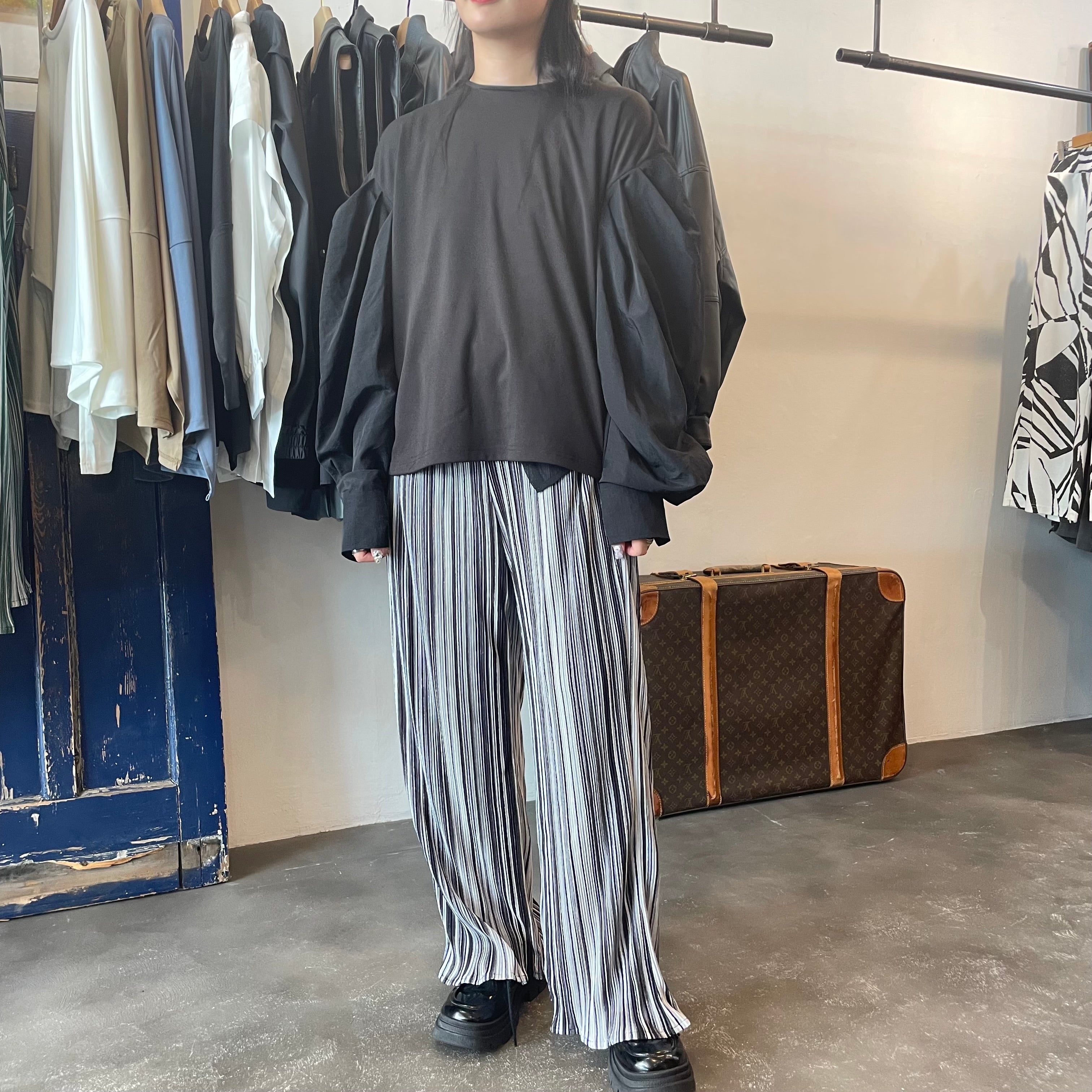 【terrace】タックカーブスリーブブラウス -ブラック- ※10/15-21より順次配送予定