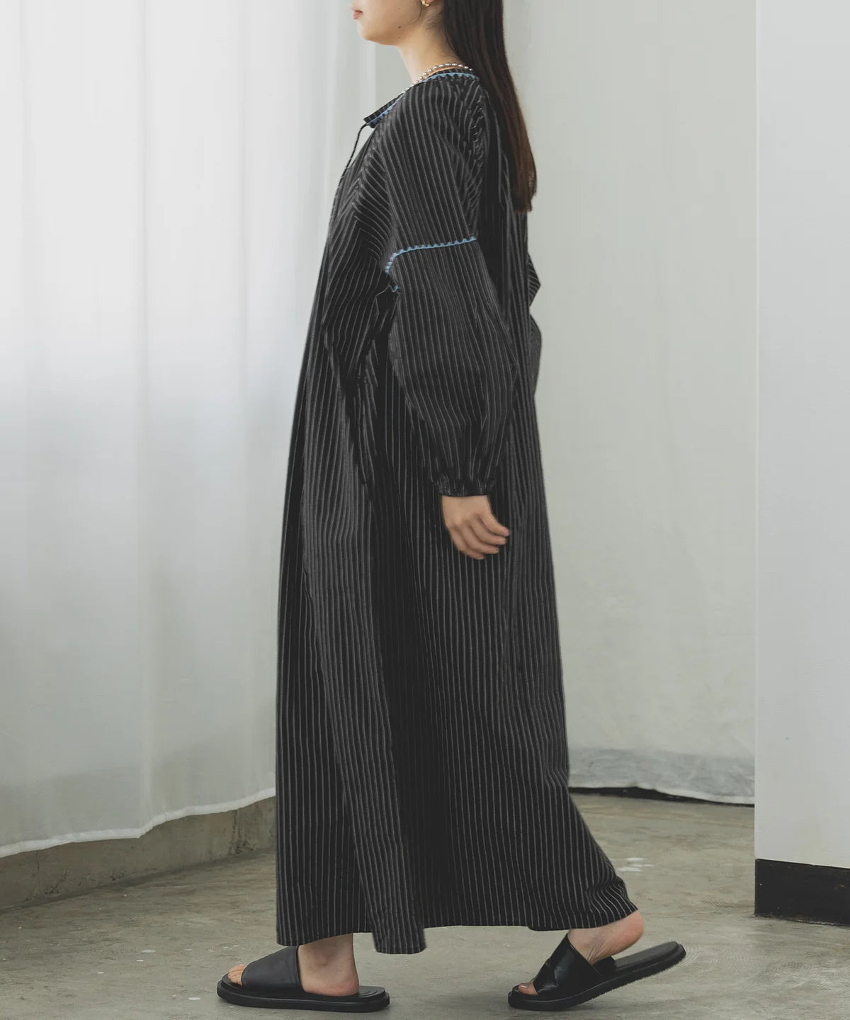 【hunch】キャンブリックボイル 配色刺繍ワンピース  -ブラック- ※8/27-9/2より順次配送予定