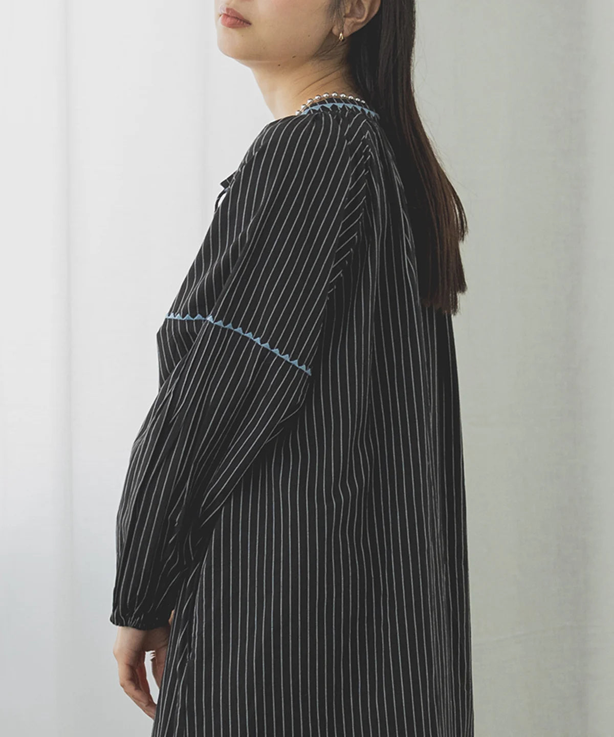 【hunch】キャンブリックボイル 配色刺繍ワンピース  -ブラック- ※8/27-9/2より順次配送予定