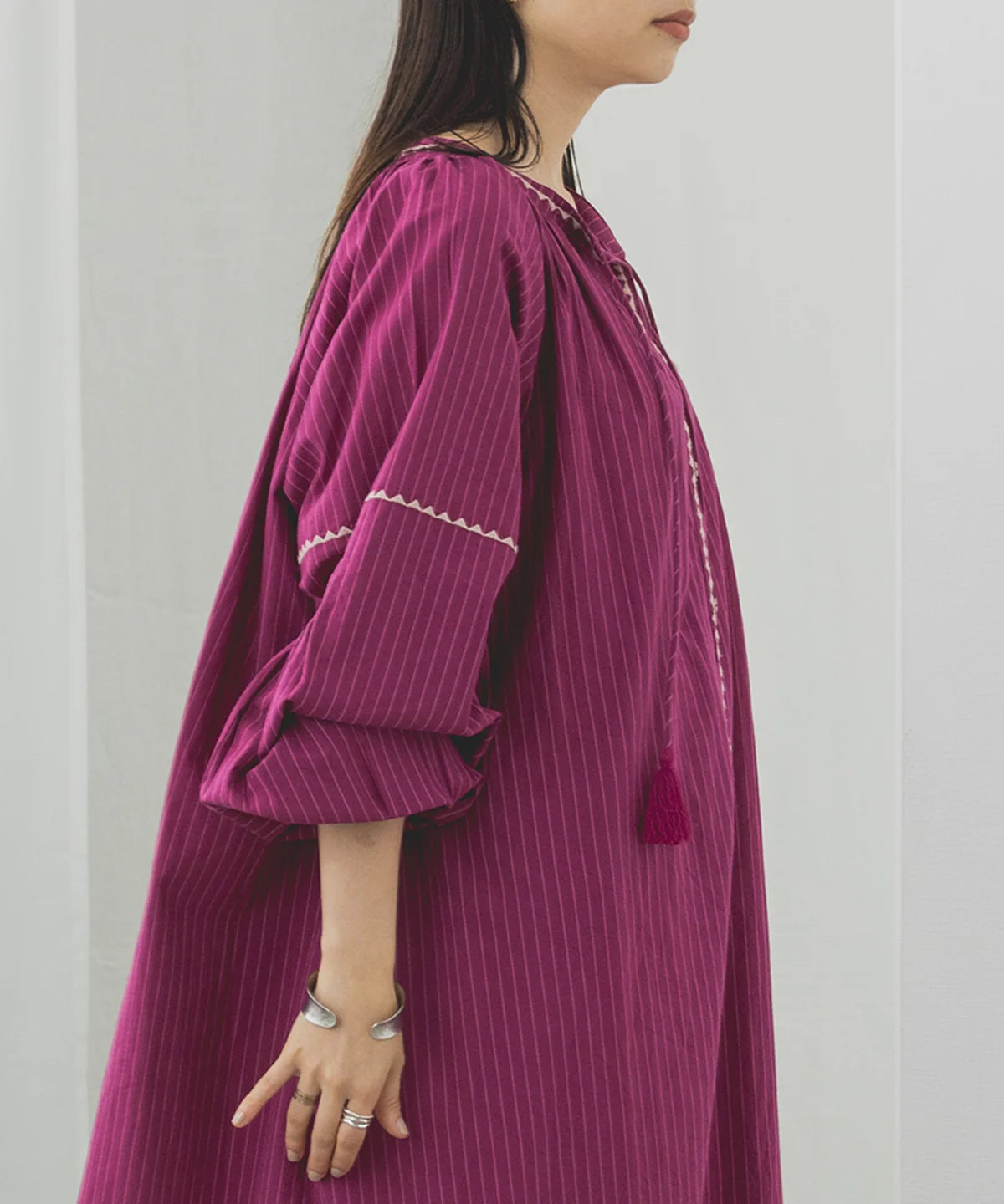 【hunch】キャンブリックボイル 配色刺繍ワンピース  -レッドパープル- ※8/27-9/2より順次配送予定