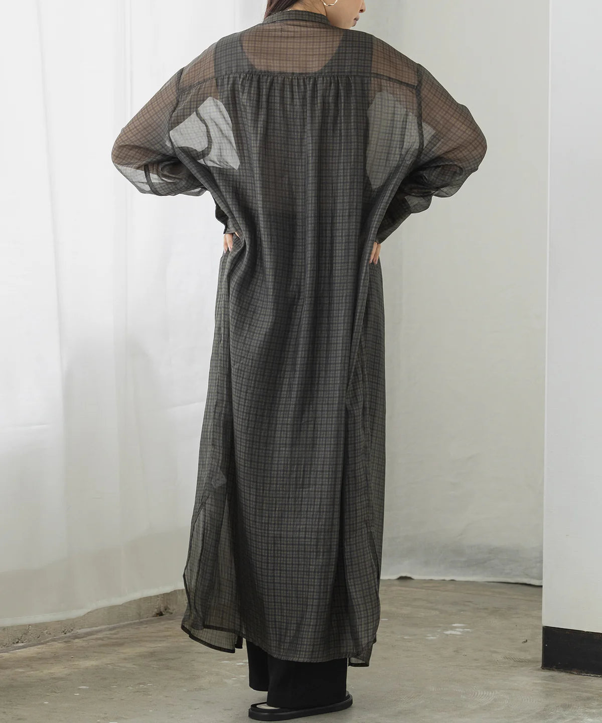 【hunch】シアーチェック バンドカラーシャツワンピース  -ダークカーキ- ※8/27-9/2より順次配送予定