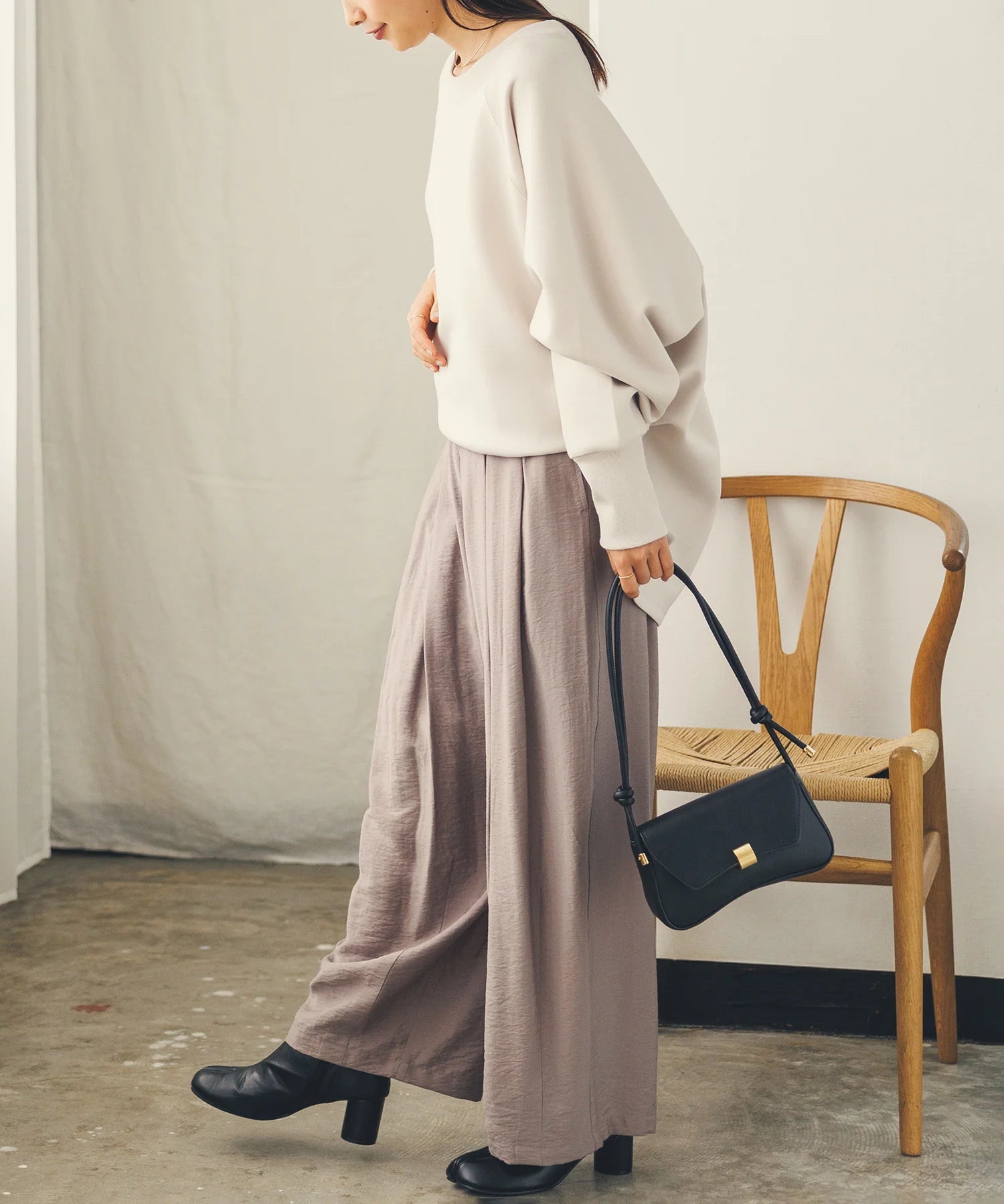 【hunch】ダンボールオーバードルマンスウェット  -グレイッシュベージュ- ※8/27-9/2より順次配送予定