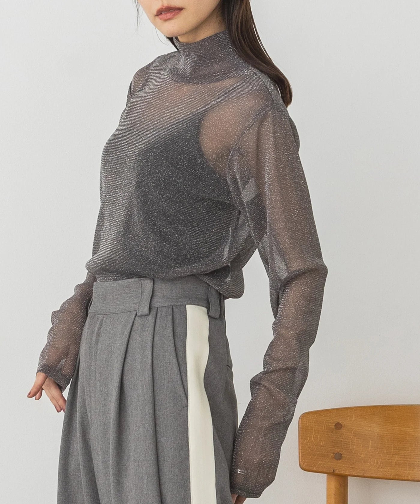 【WTS6884-08】ラメシアー ハイネックインナー   -チャコール- ※11/4-11頃より順次配送予定