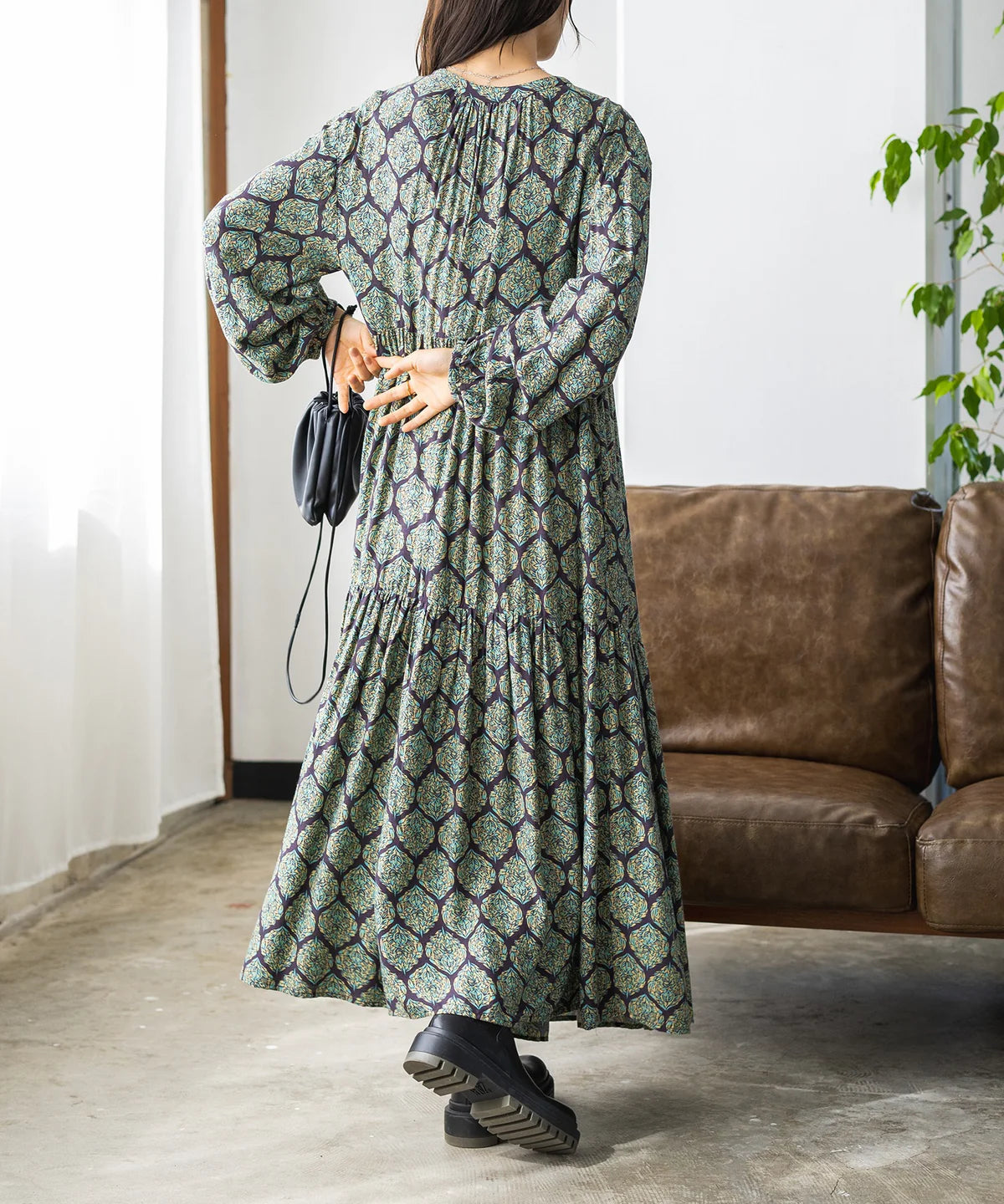 【hunch】レーヨン プリント ティアードワンピース  -チャコール系- ※8/27-9/2より順次配送予定