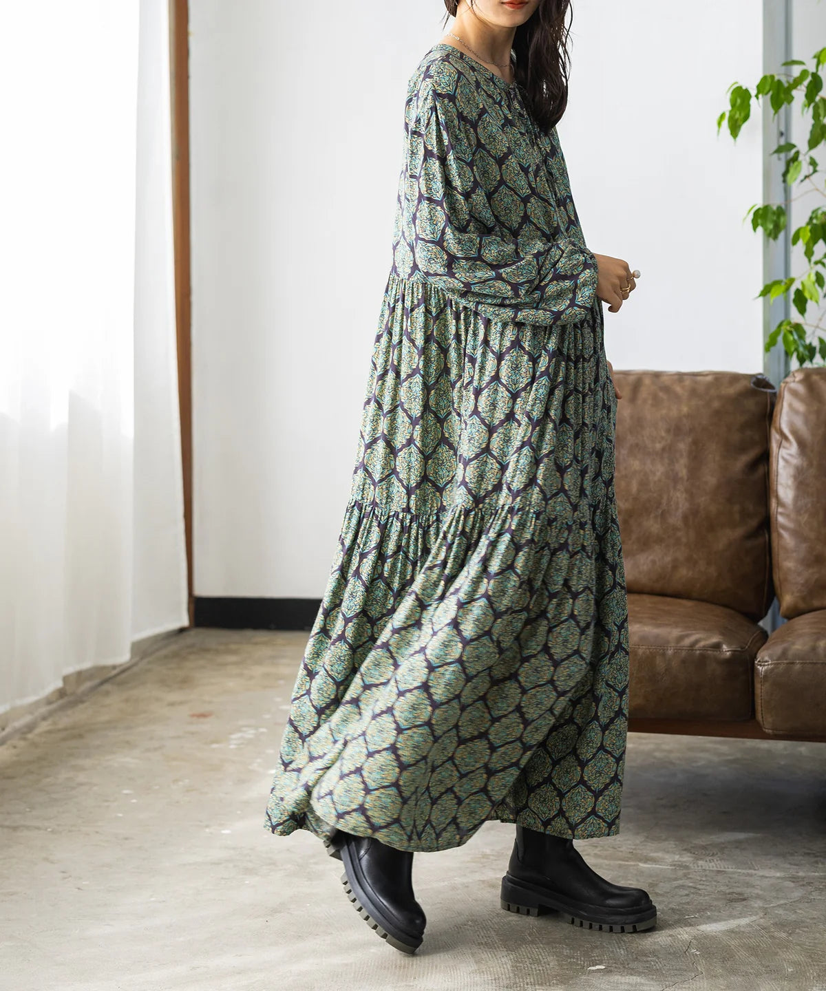 【hunch】レーヨン プリント ティアードワンピース  -チャコール系- ※8/27-9/2より順次配送予定