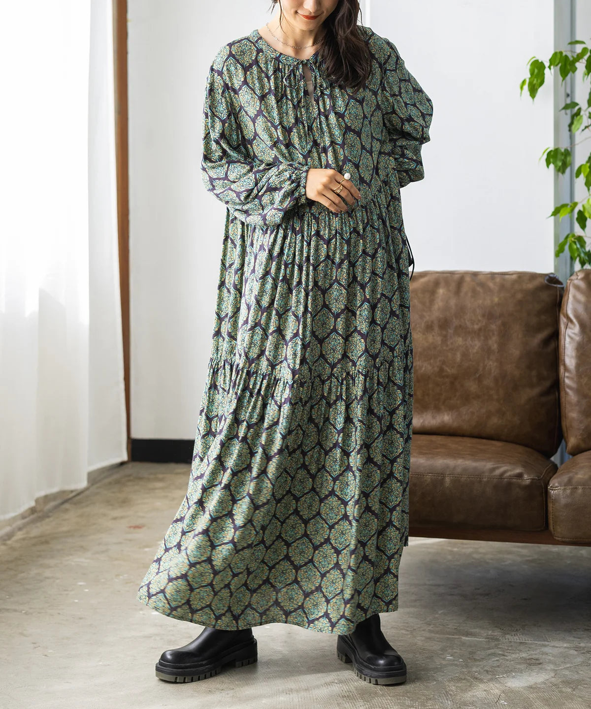 【hunch】レーヨン プリント ティアードワンピース  -チャコール系- ※8/27-9/2より順次配送予定