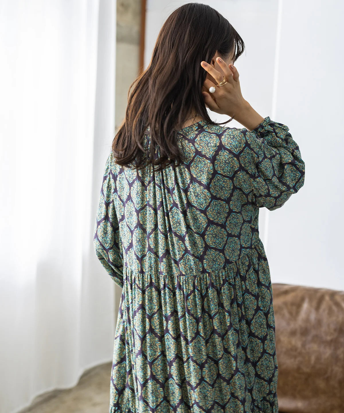 【hunch】レーヨン プリント ティアードワンピース  -チャコール系- ※8/27-9/2より順次配送予定