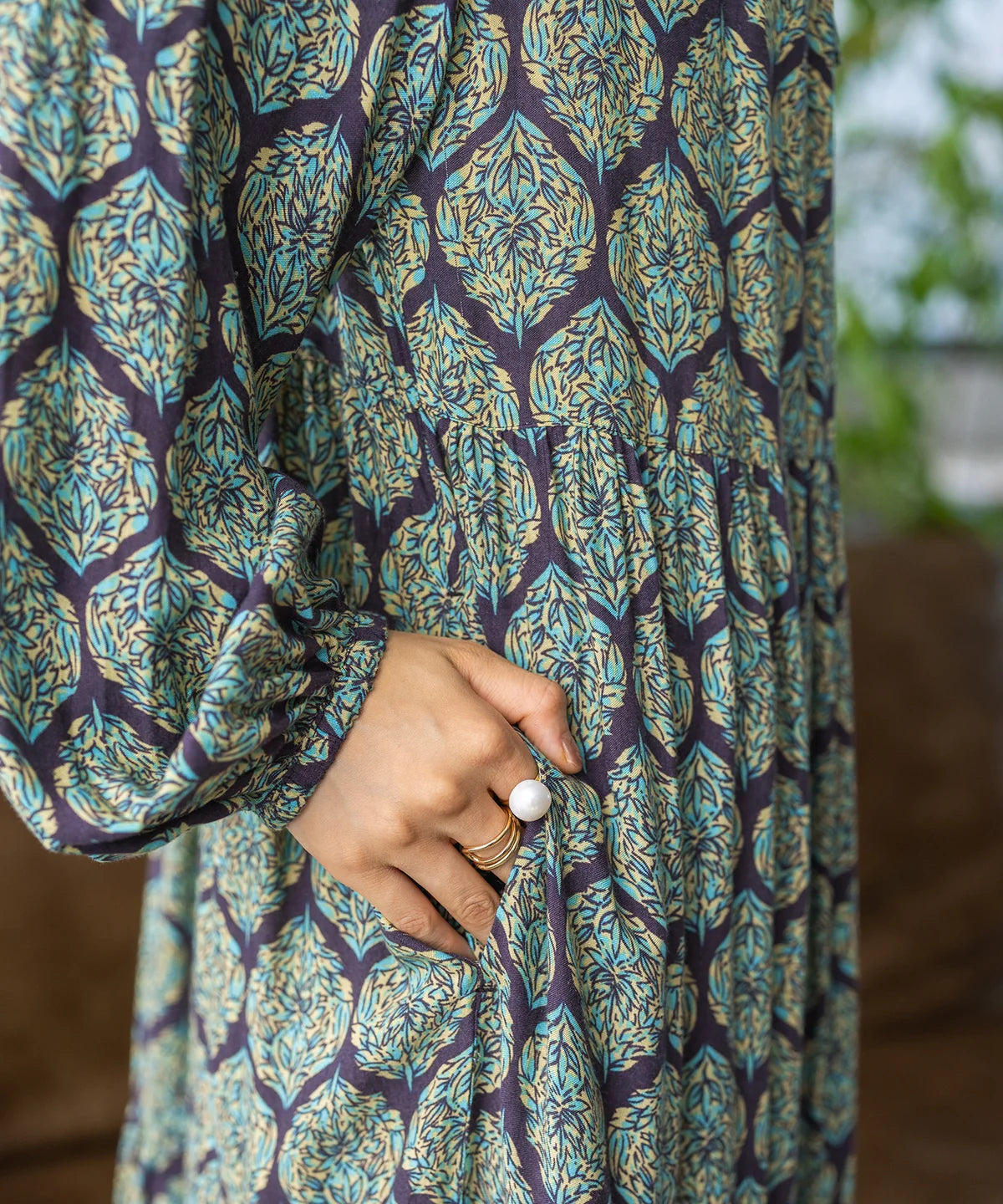 【hunch】レーヨン プリント ティアードワンピース  -チャコール系- ※8/27-9/2より順次配送予定