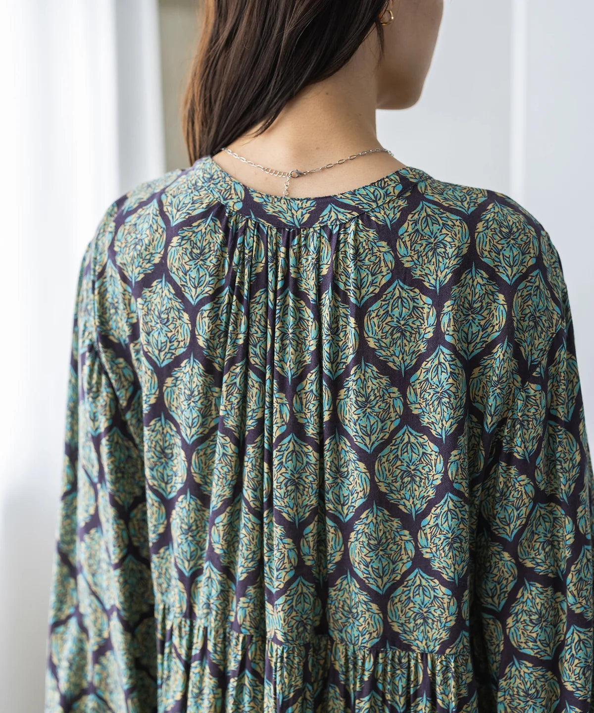 【hunch】レーヨン プリント ティアードワンピース  -チャコール系- ※8/27-9/2より順次配送予定