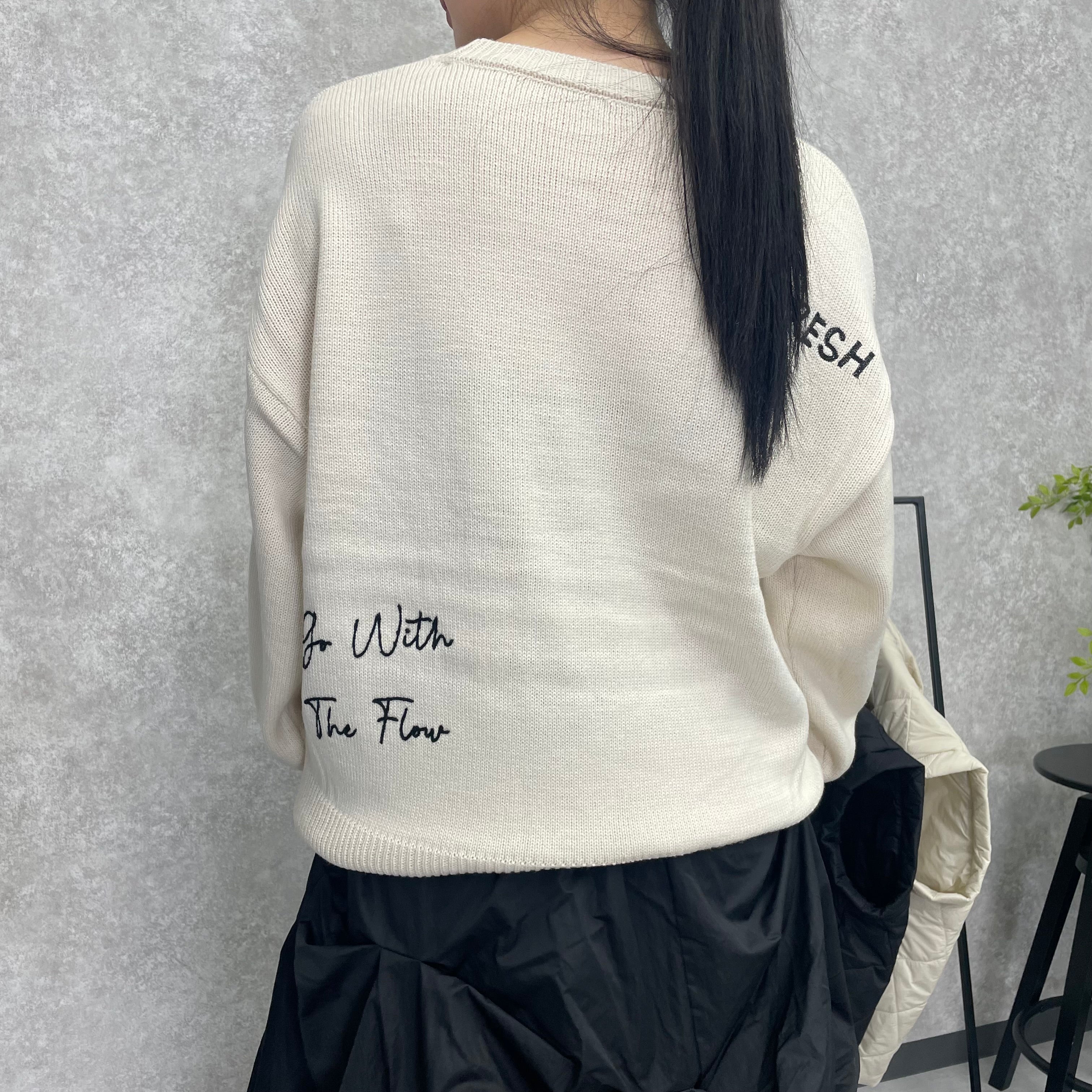ロゴ刺繍ニットプルオーバー　アイボリー　*12/24-30頃より順次発送予定