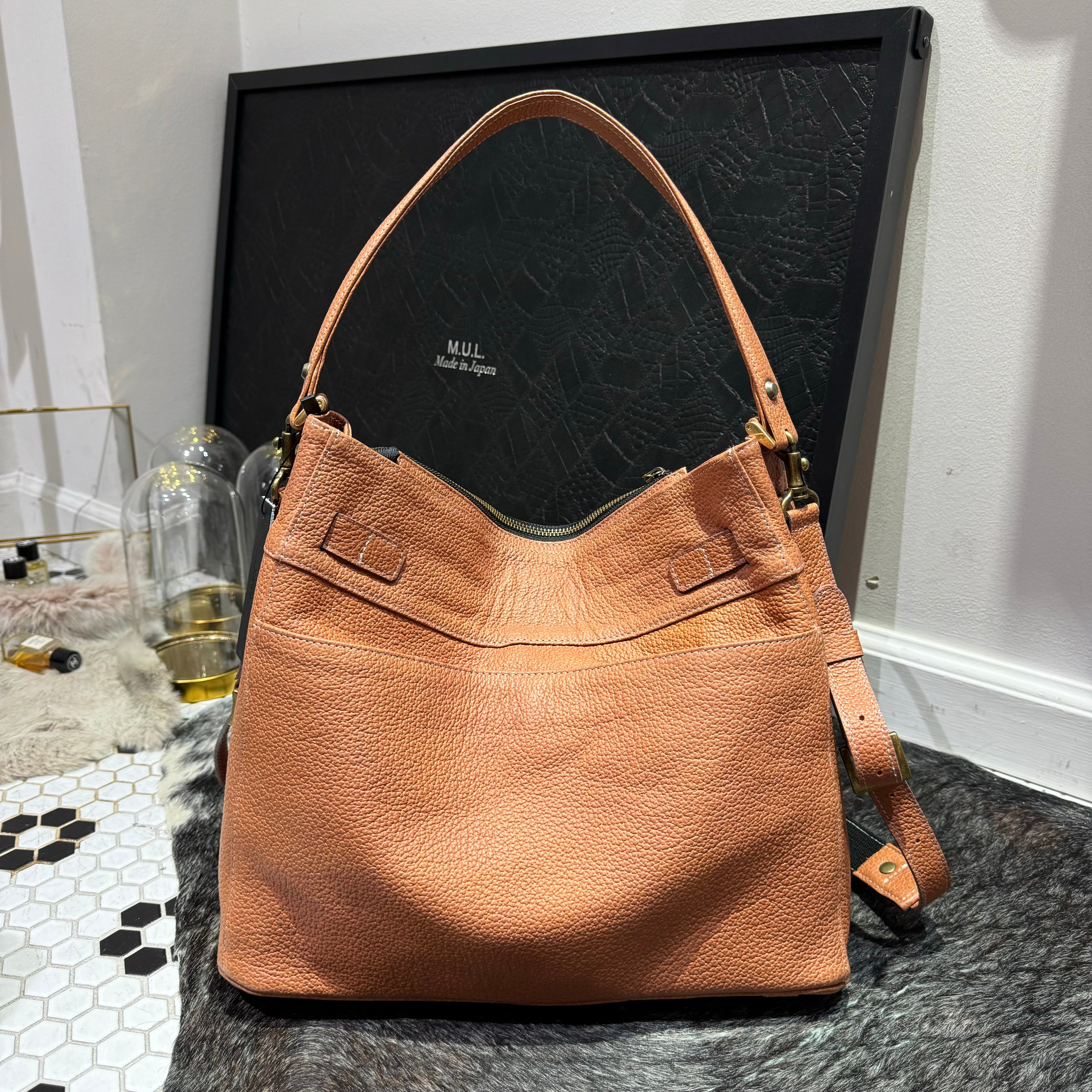 ⚠️予約【M.U.L.】stud series ワンハンドル2wayショルダー  シボ型押し　マットゴールド金具　-オレンジ-  ※キーストラップは別売りになります。　※R7. 6月末納品予定