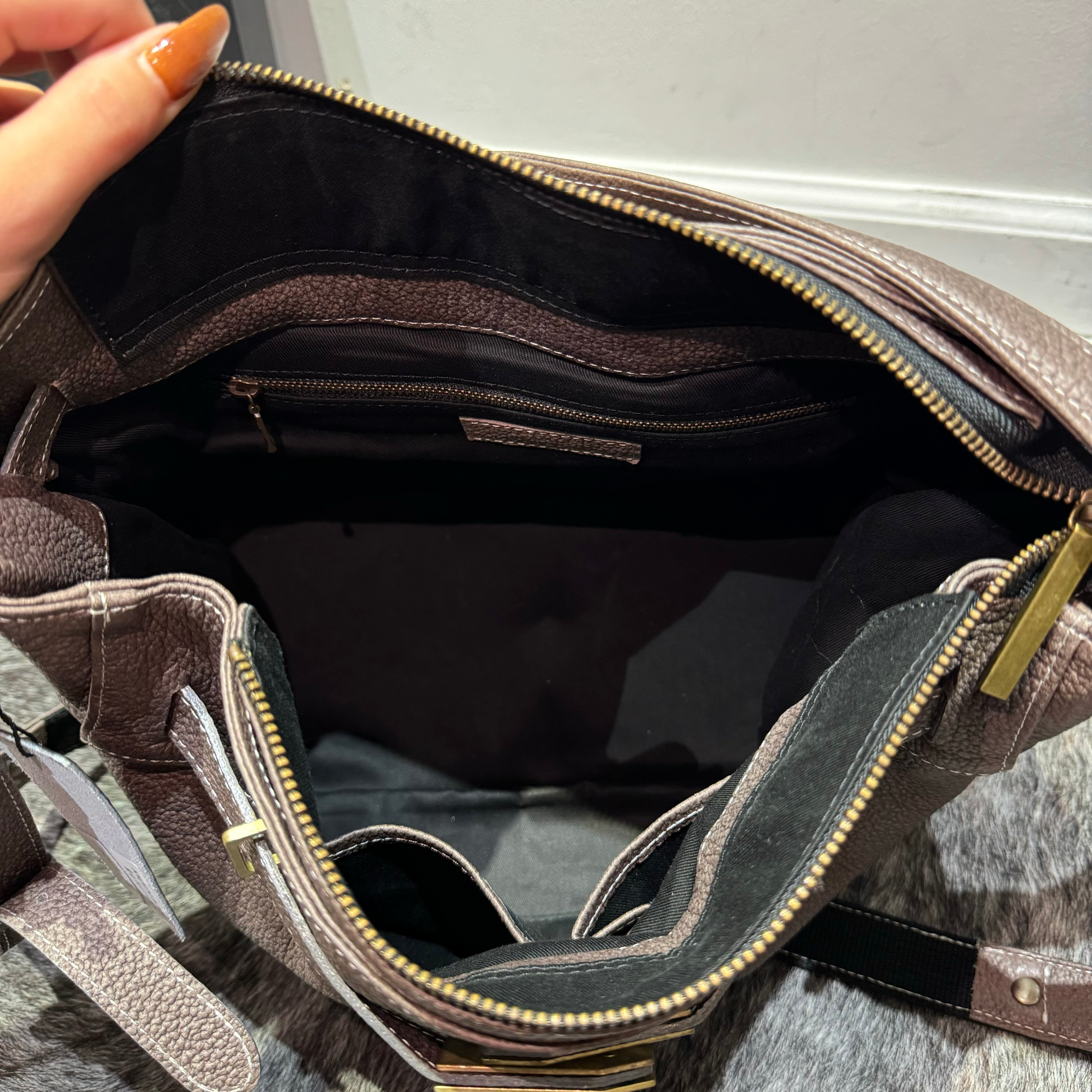 ⚠️予約【M.U.L.】ワンハンドル2wayショルダー　シボ型押し　マットゴールド金具　 -ダークグレージュ-  ※キーストラップは別売りになります。　※R7. 6月末納品予定