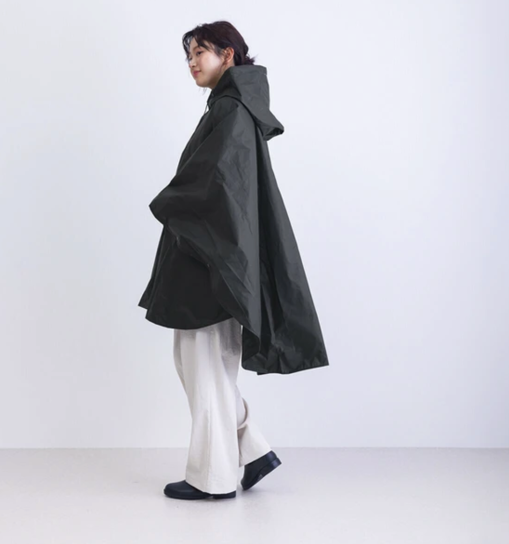 収納バック付きレインポンチョ　-ブラック-　※7/9〜15迄に順次発送予定