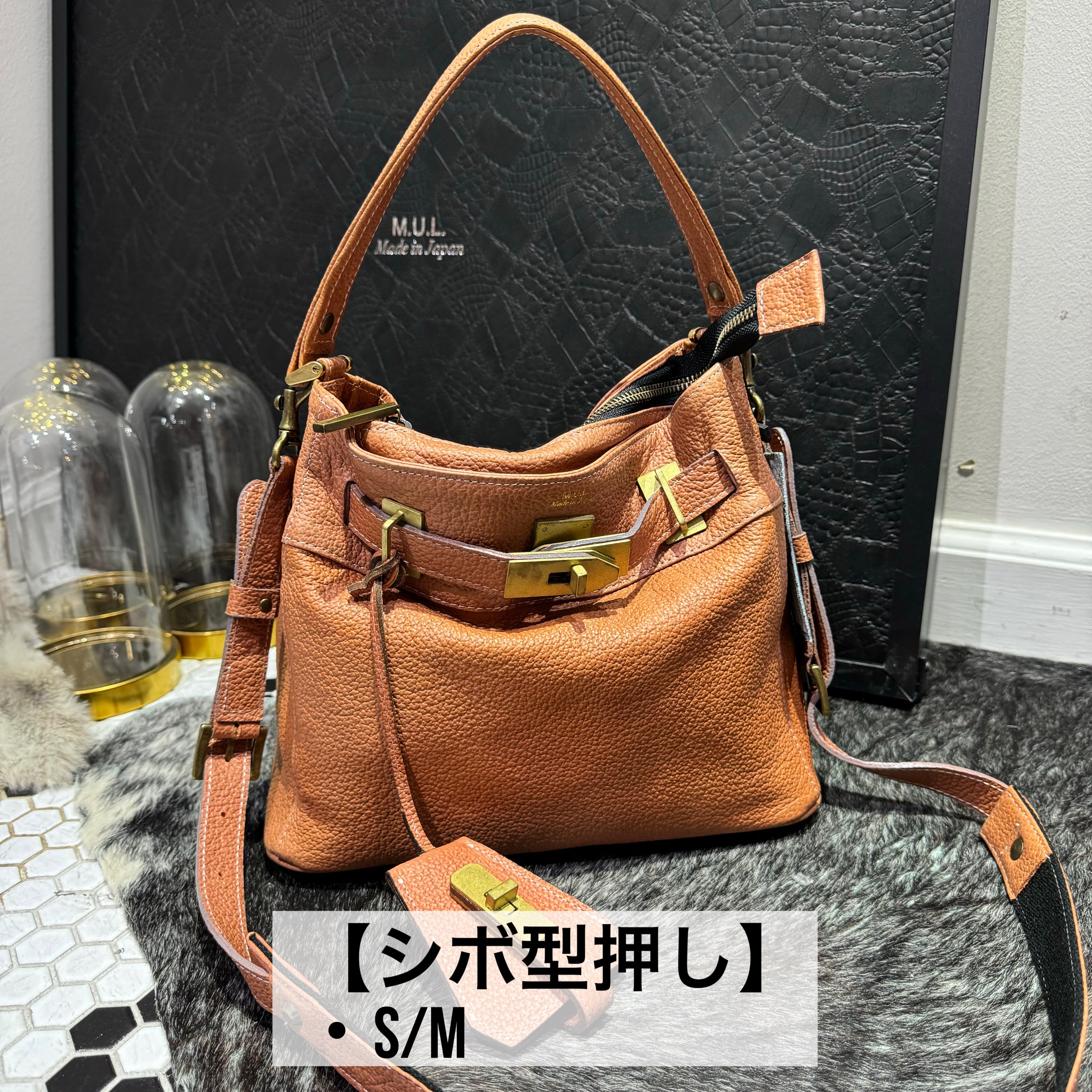 ⚠️予約【M.U.L.】stud series ワンハンドル2wayショルダー  シボ型押し　マットゴールド金具　-オレンジ-  ※キーストラップは別売りになります。　※R7. 6月末納品予定