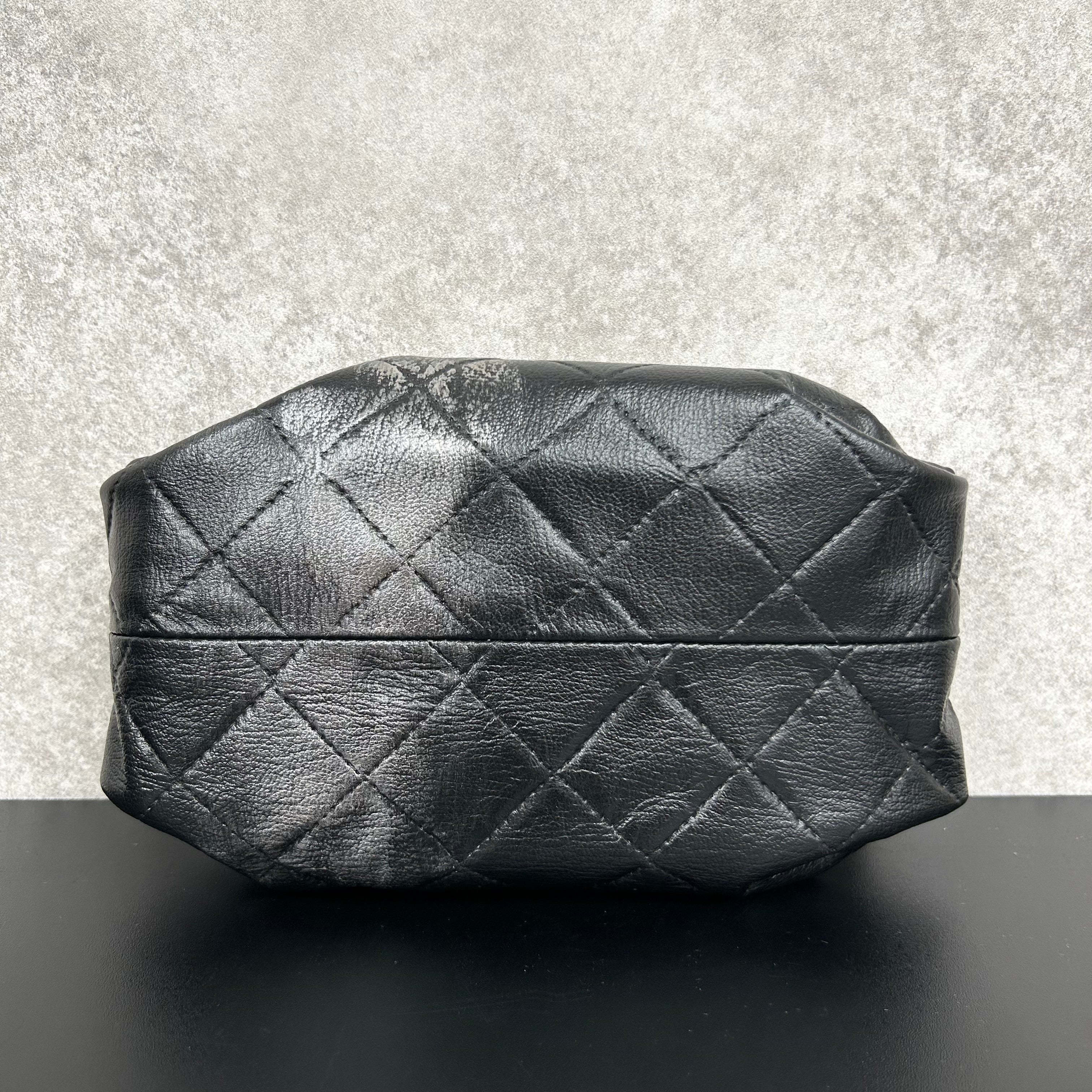 【MUL109-PSL】レザーポーチ ソフトレザーキルティング(ブラック) ピンクシルバーライン　※7/2〜7/12より事務所から順次発送予定