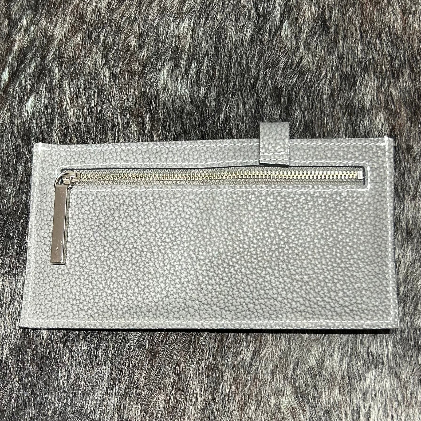 ⚠️予約【M.U.L.】 フラットロングウォレット　シボ型押し　-アイスグレー-　※R7. 6月末納品予定