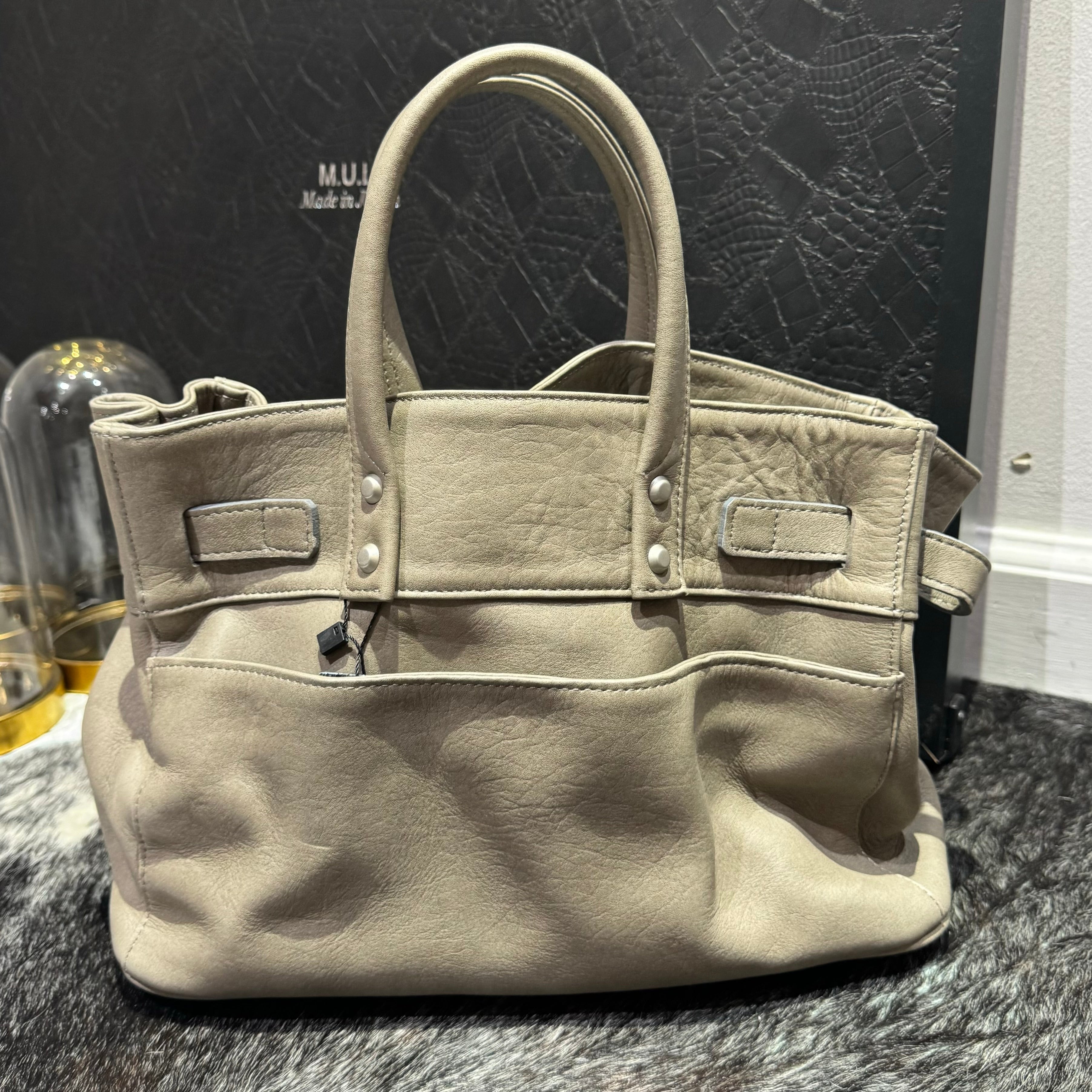 ⚠️予約【M.U.L.】stud seriesトート  -エンボスグレージュ-  　※R7. 6月末納品予定