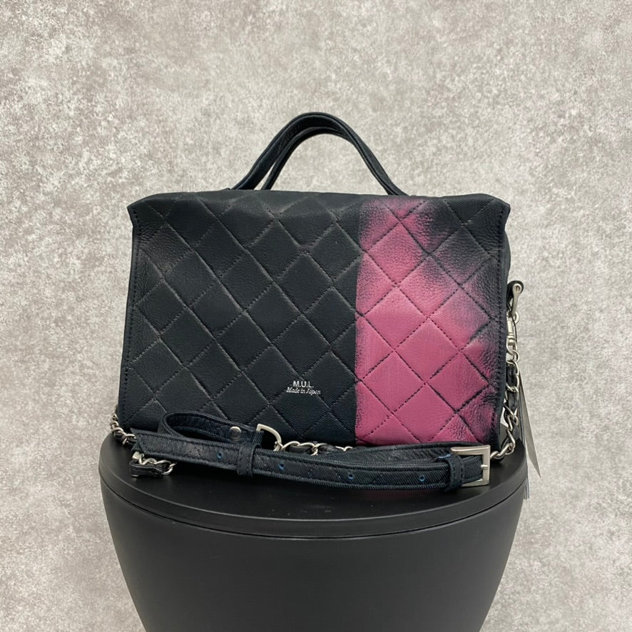 【MUL106-PK】キューブショルダー デニムレザーキルティング(ブラック) ピンクドライン　※10/29〜11/2より弊社事務所から順次発送