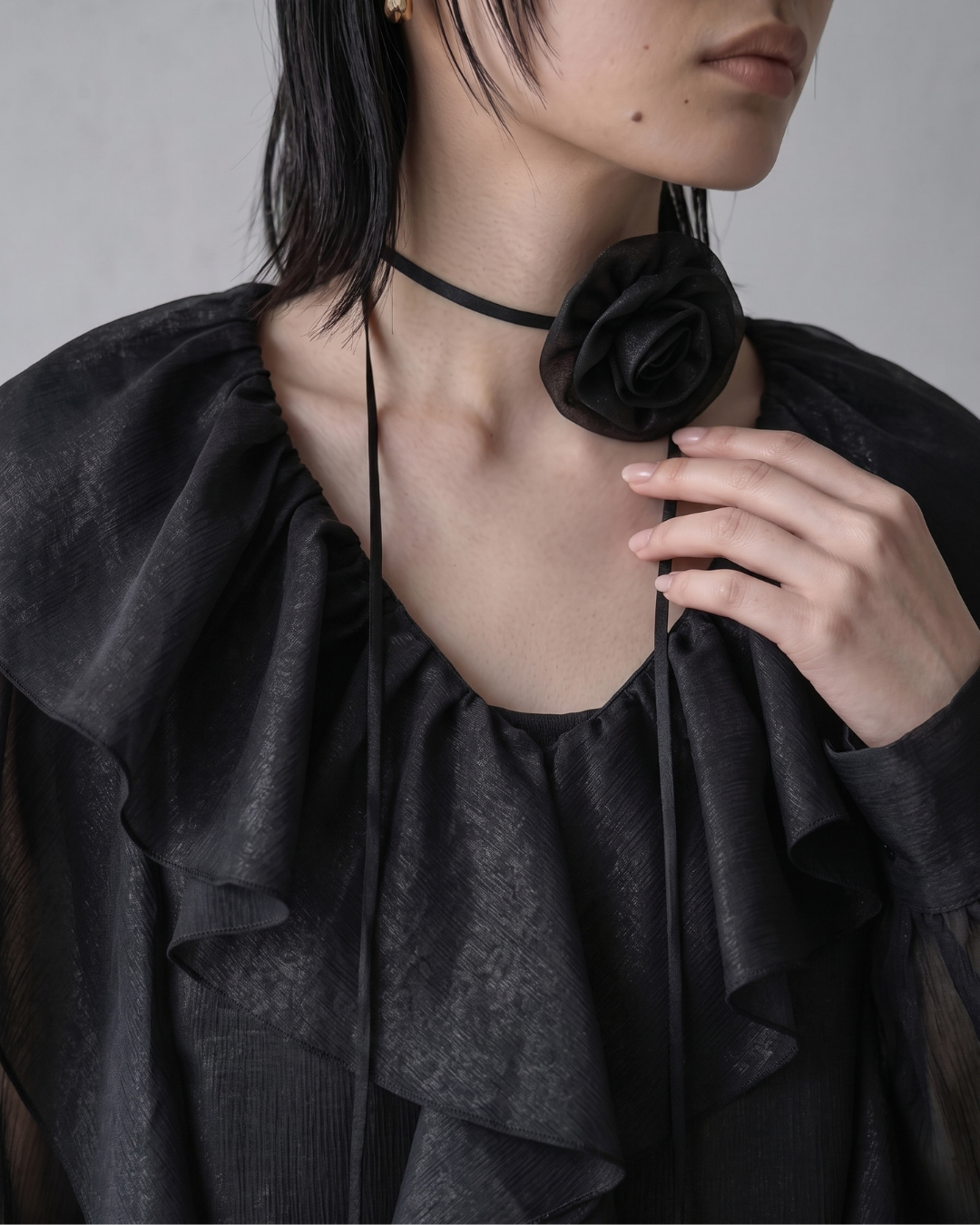 Rose Tie Organza Blouse -black-
