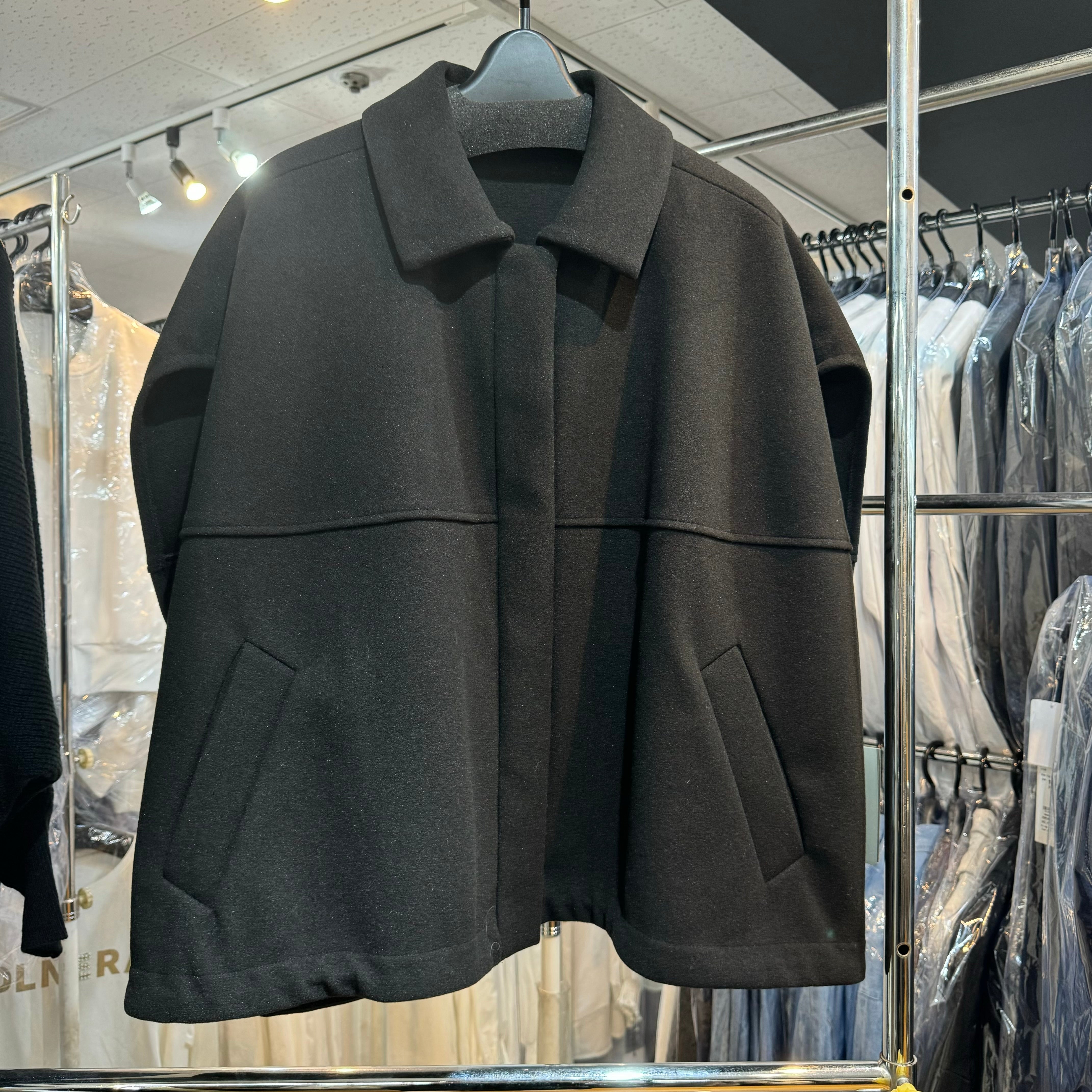 【PRIORITY】ノースリーブアウター　-ブラック-　021  ※9/17~23より順次発送予定