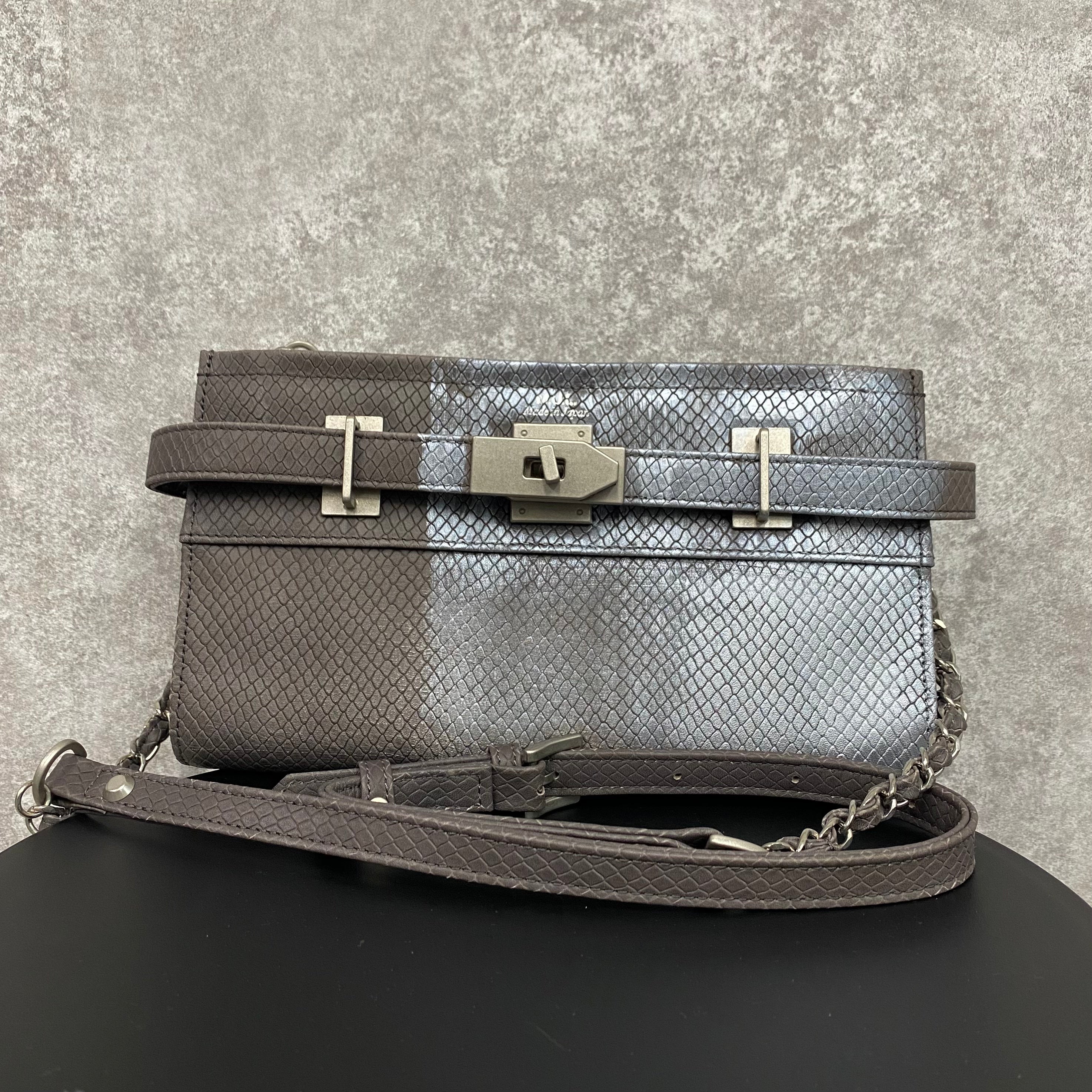 【MUL105-SL-2】レイヤードウォレットショルダー リザード型押し(グレー) シルバーライン(太)　※10/29〜11/2より順次配送