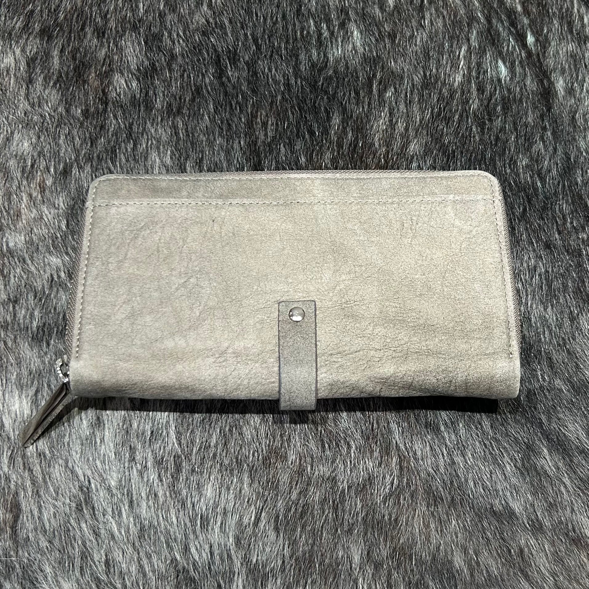 ⚠️予約【MUL009-502339】 ラウンドロングウォレット　-エンボスグレージュ-　※R7. 6月末納品予定