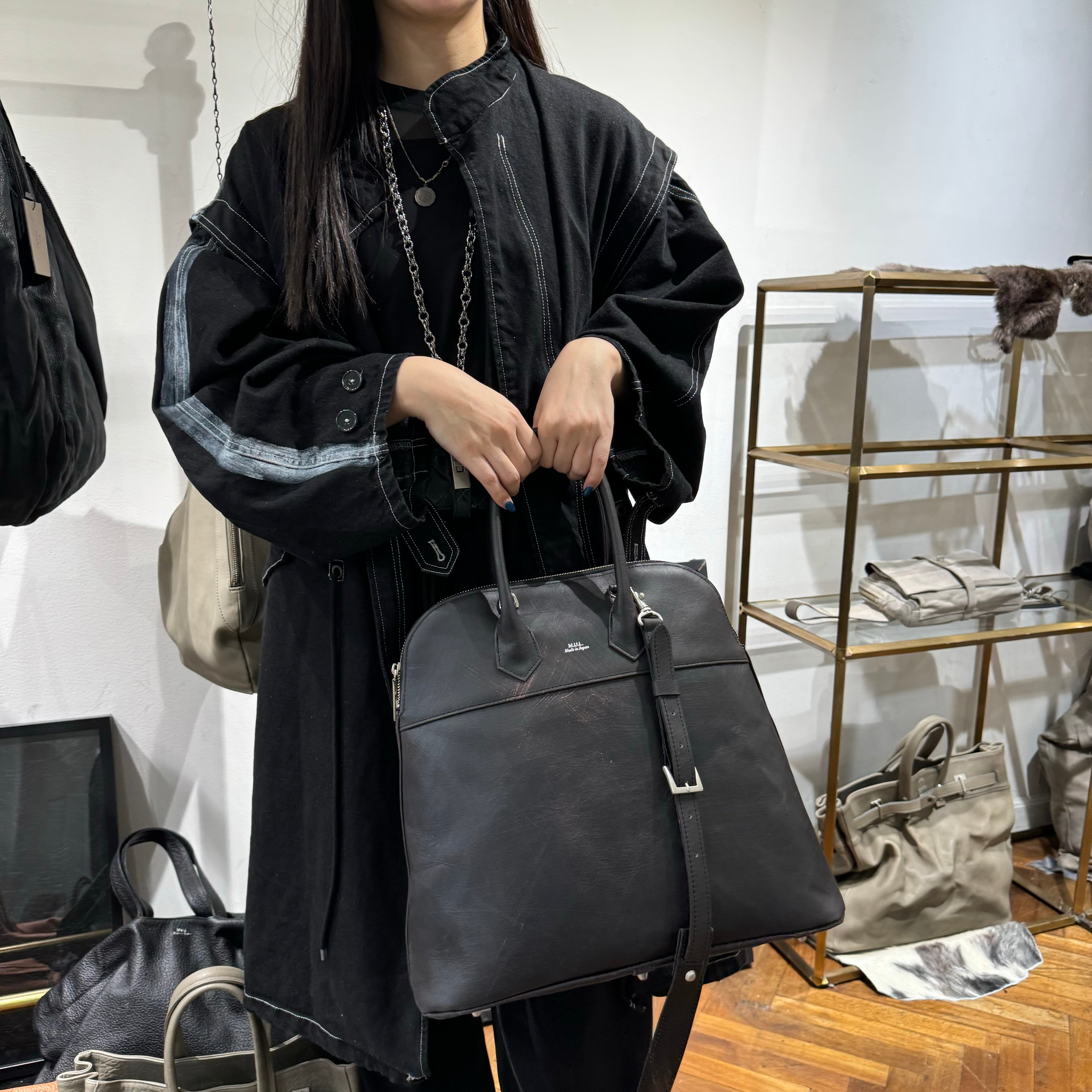 ⚠️予約【M.U.L.】ラウンドトート　スクラッチ型押し　-vintage ブラック-　※R7. 6月末納品予定