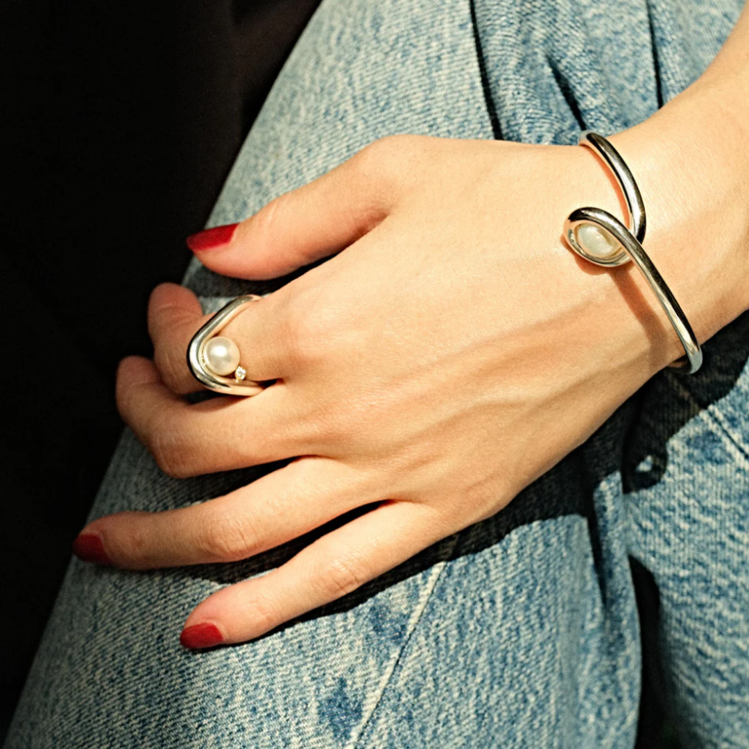 【ENEY】コントゥアー パール バングル　※10/22〜28より弊社事務所から発送