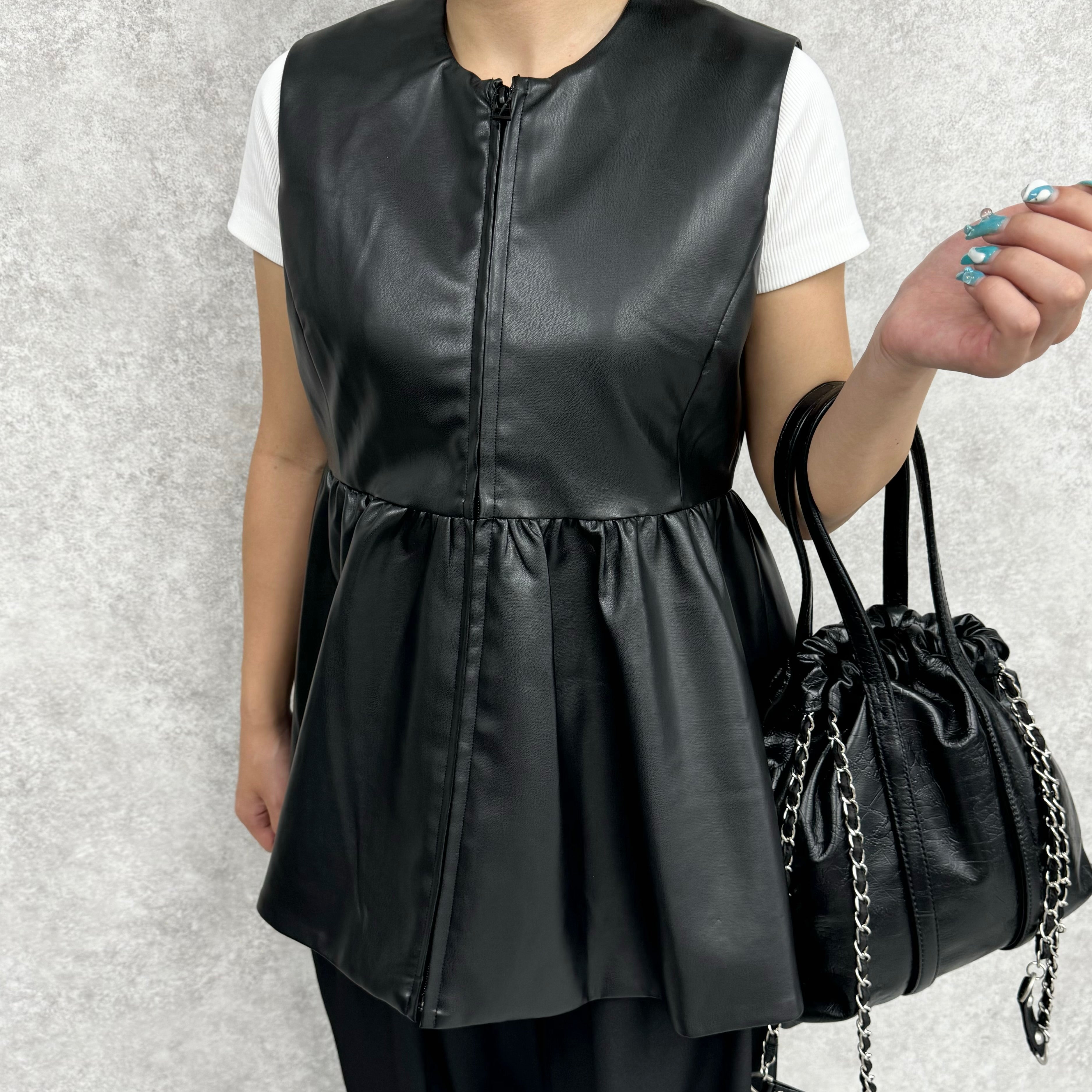 ペプラムフェイクレザーベスト　ブラック　※8/20〜8/26より順次配送
